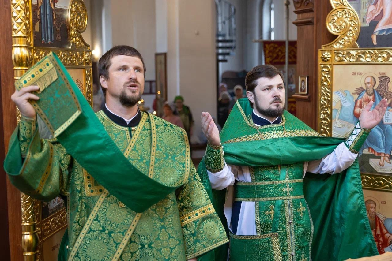 Божественная Литургия в храме Нерукотворного образа Спасителя. Саратовское Северо-Западное благочиние