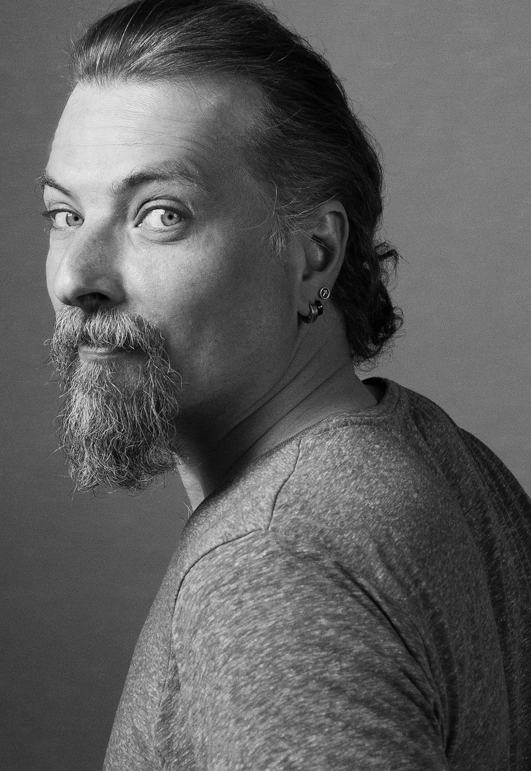 Мужские фотосессии в студии и на улице: художественные, для соцсетей, аватаров, сайтов знакомств. Фотограф Полина Завельская