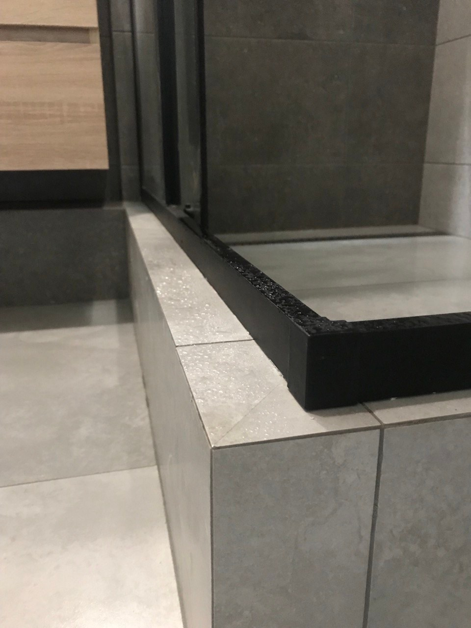 Ванная комната (ул. Хасана Шайдуллина д. 1, ЖК Атмосфера). Ремонт санузла, туалета, ванной под ключ в Казани. Укладка плитки