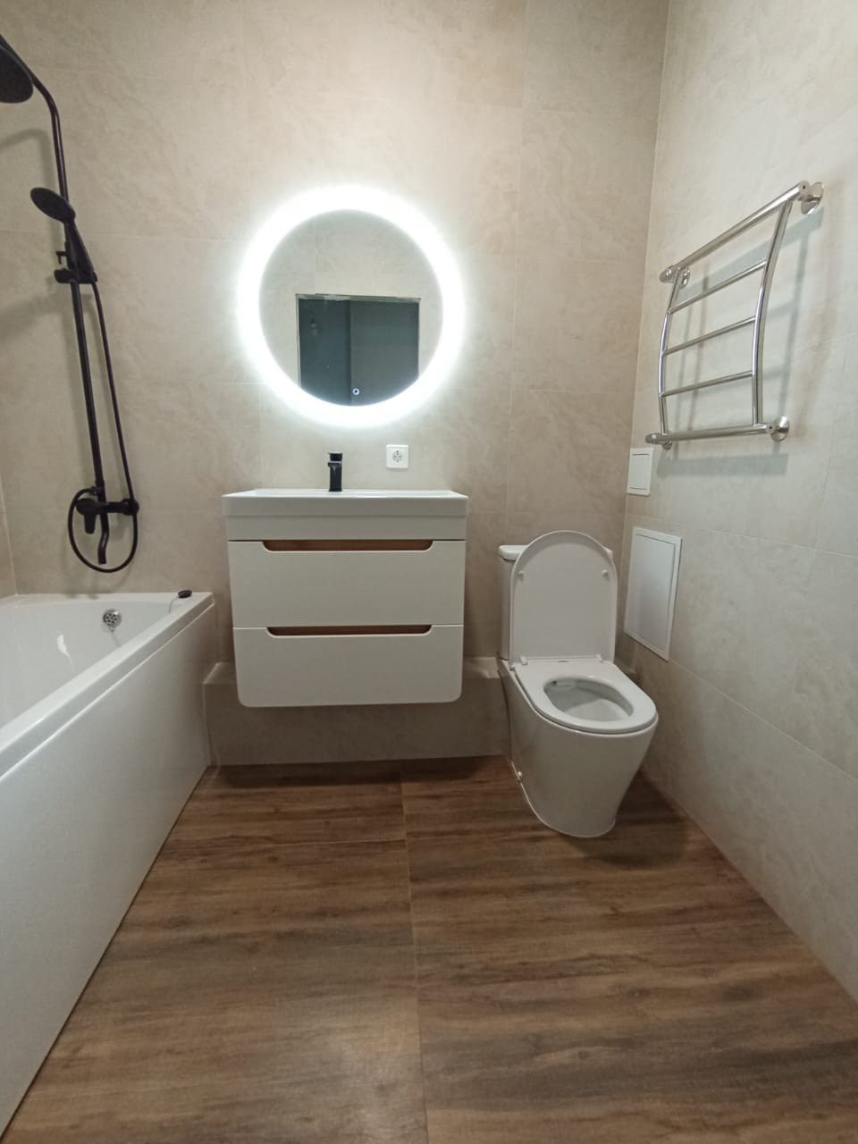 Ванная комната (ЖК Дом у озера, с. Осиново ул. Спортивная д. 5). Ремонт санузла, туалета, ванной под ключ в Казани. Укладка плитки