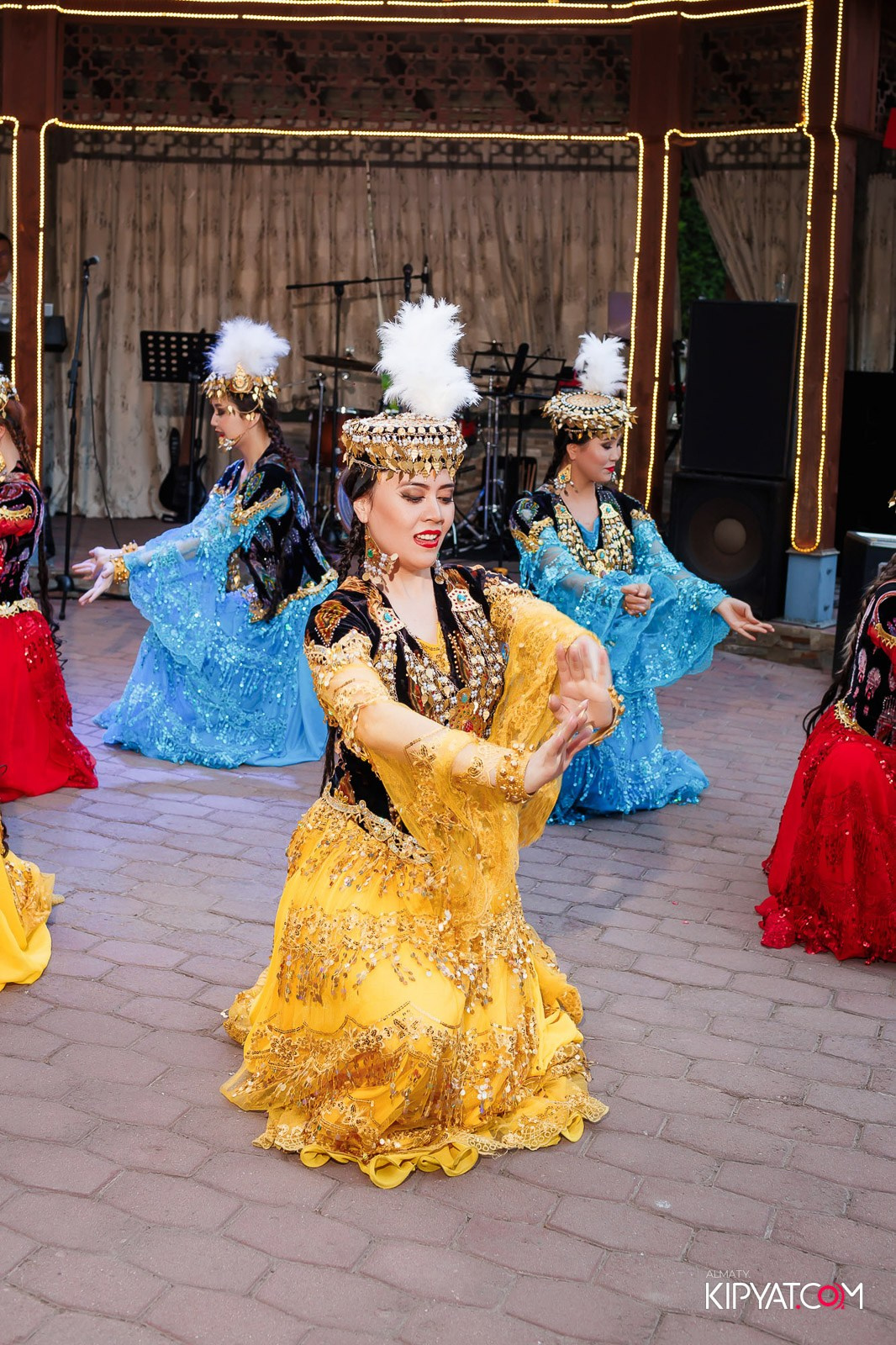 РЕСТОРАН УЧ ЛЯГАН. КИПЯТКОМ АЛМАТЫ!