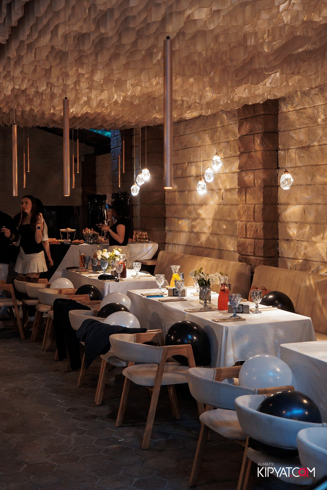 THE WALL STREET. КИПЯТКОМ АЛМАТЫ!