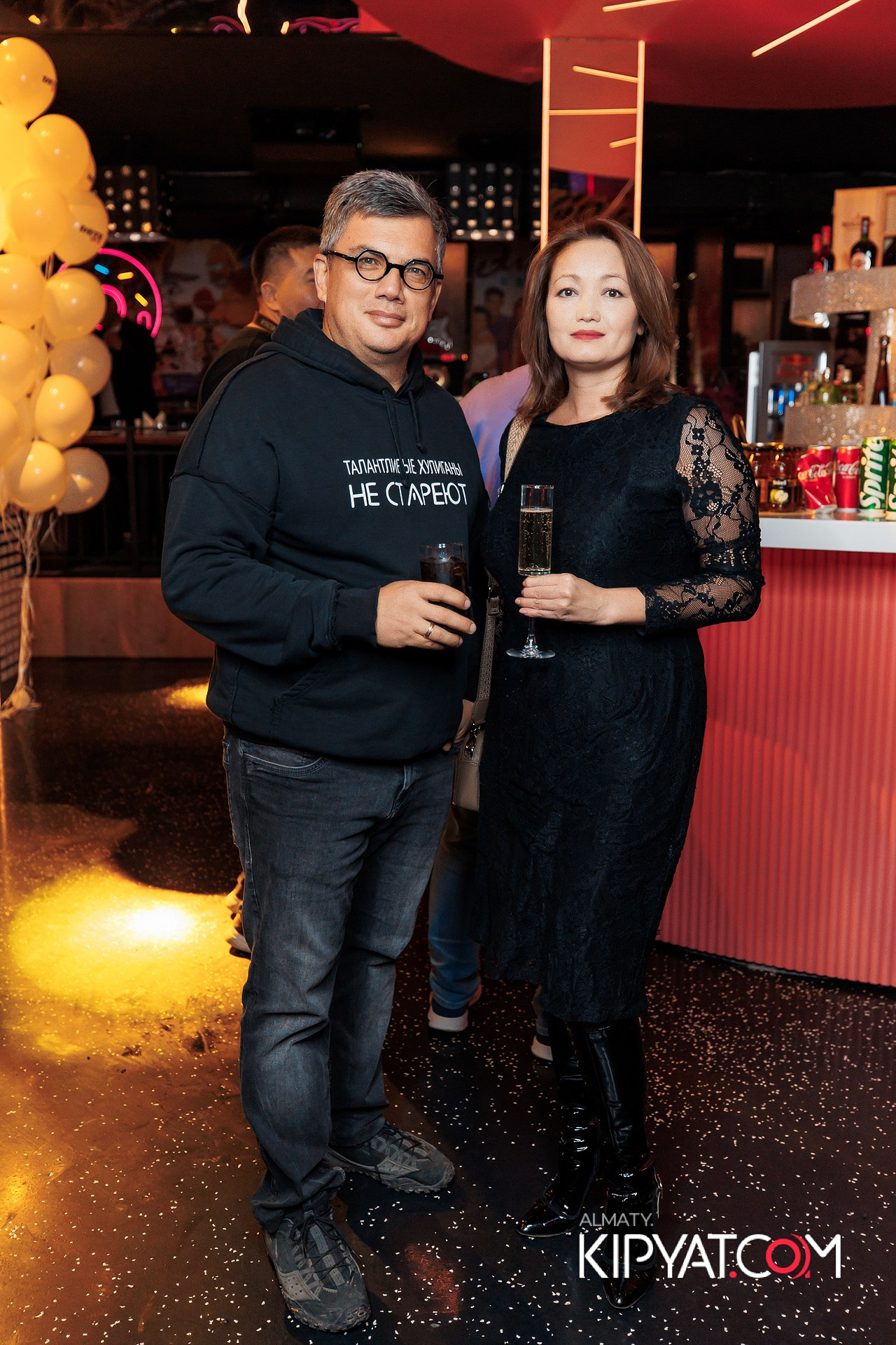 ПРЕЗЕНТАЦИЯ КНИГИ ВИКТОРА ЕЛИСЕЕВА. КИПЯТКОМ АЛМАТЫ!