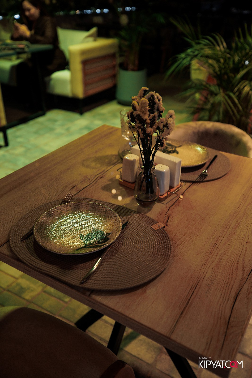 FRIENDS BAR & TERRACE. КИПЯТКОМ АЛМАТЫ!