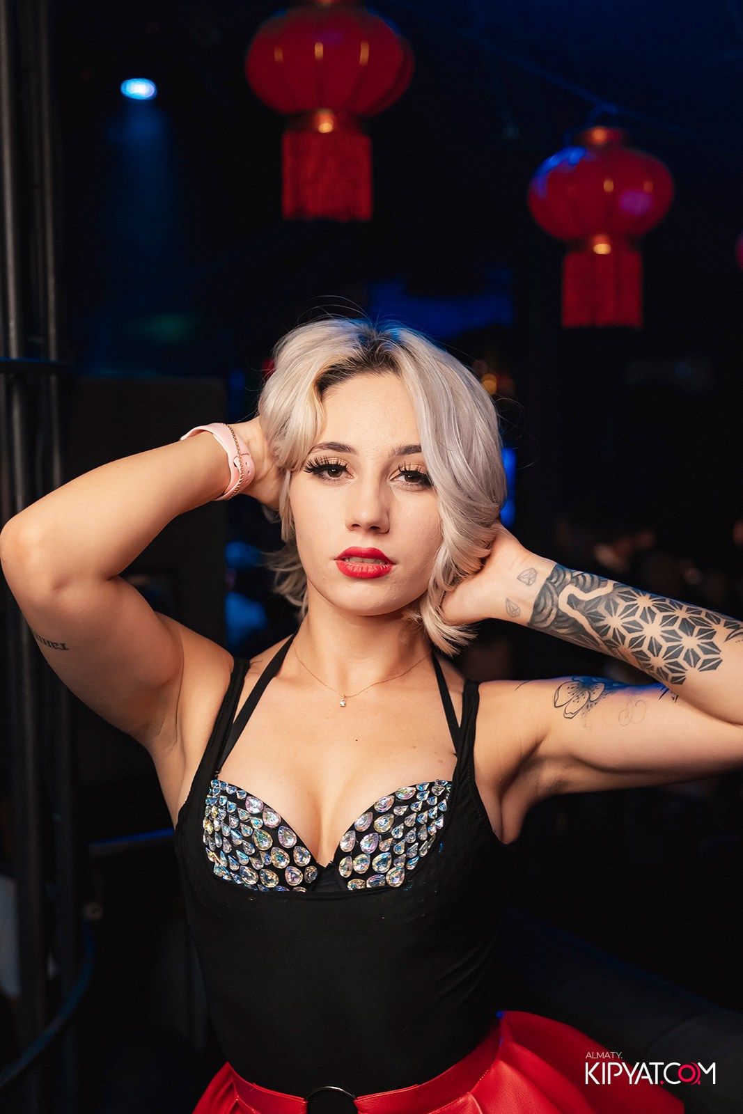 UYAT ЕМES BAR. КИПЯТКОМ АЛМАТЫ!