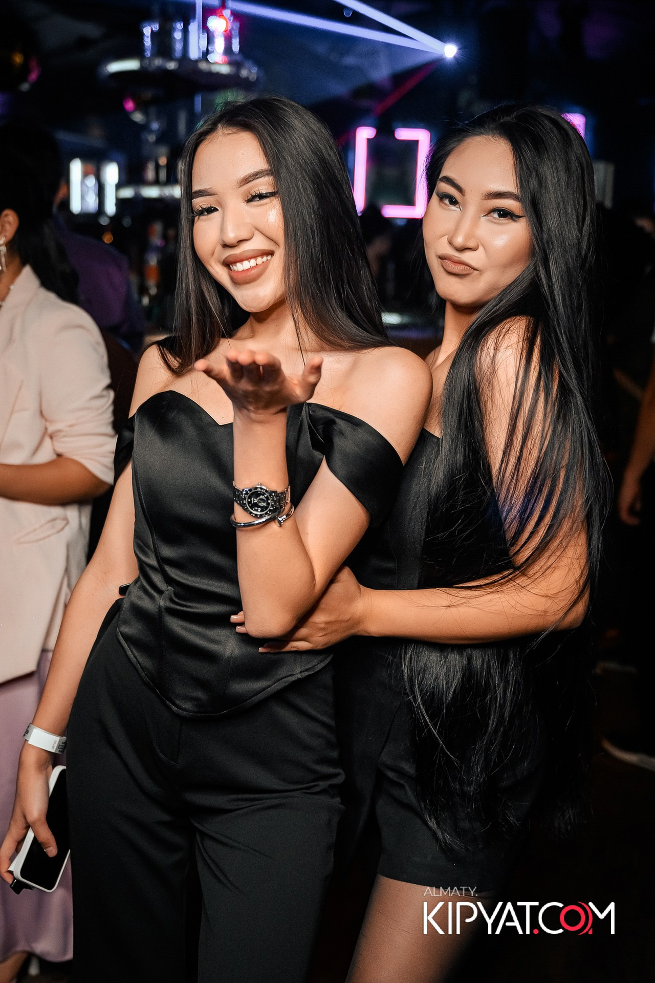 UYAT EMES BAR. КИПЯТКОМ АЛМАТЫ!