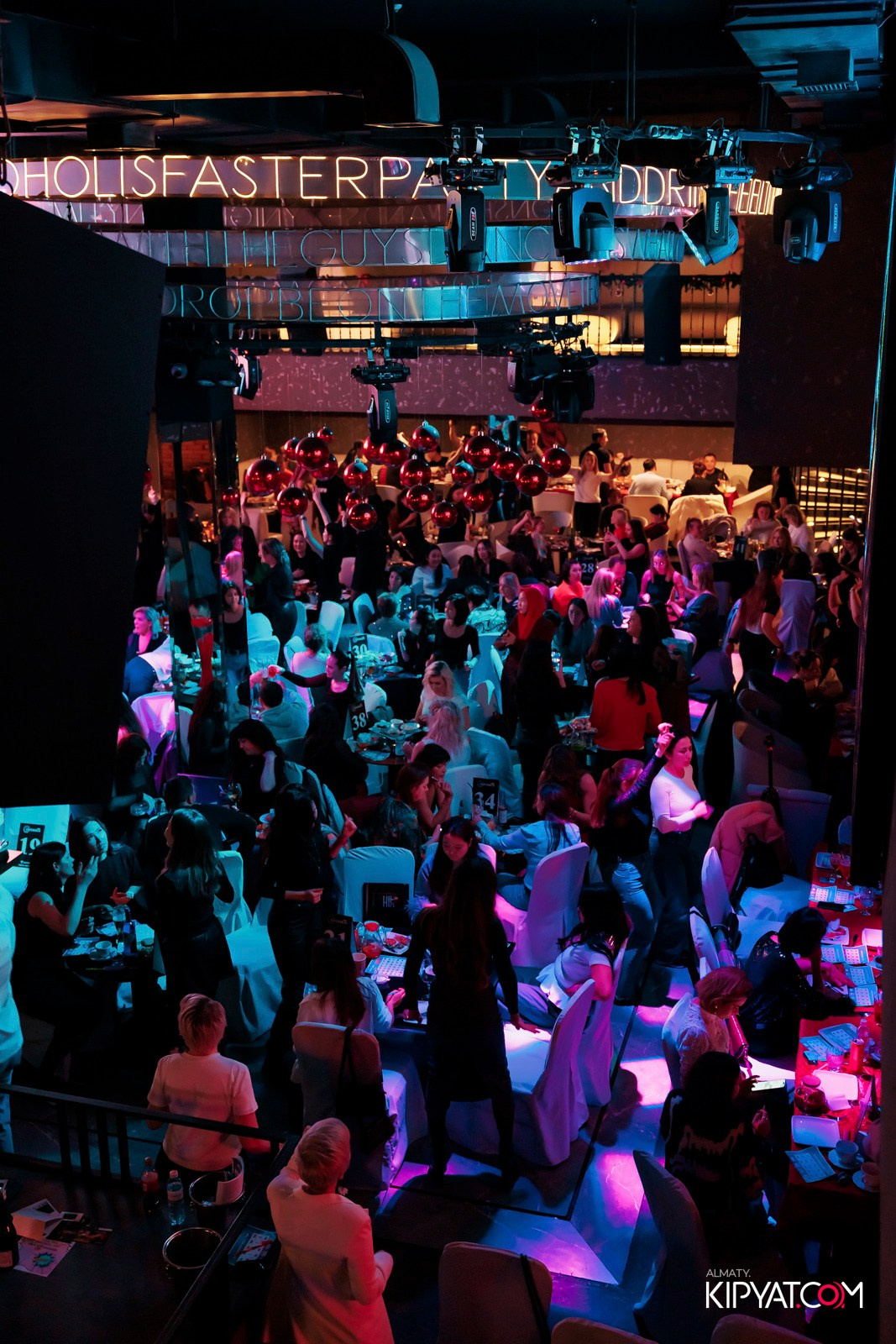 МУЗЫКАЛЬНОЕ ЛОТО В HIT RETRO. КИПЯТКОМ АЛМАТЫ! Фотосъемка мероприятий в Алматы
