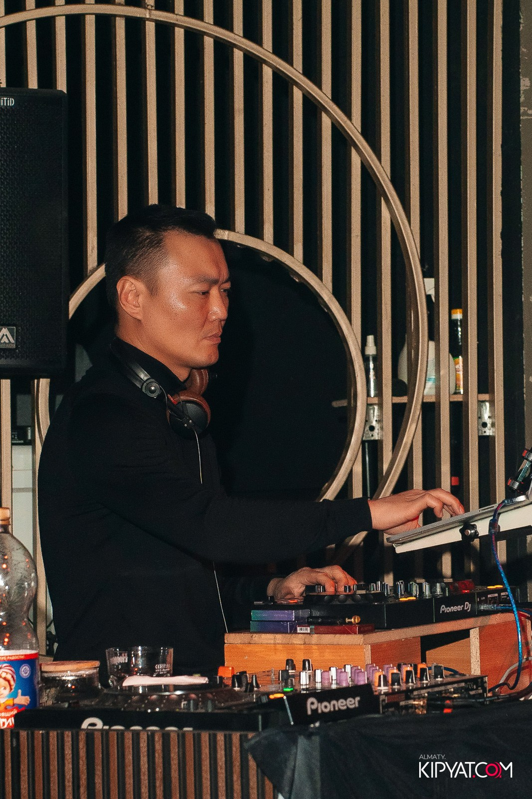 RETRO HIT. КИПЯТКОМ АЛМАТЫ!