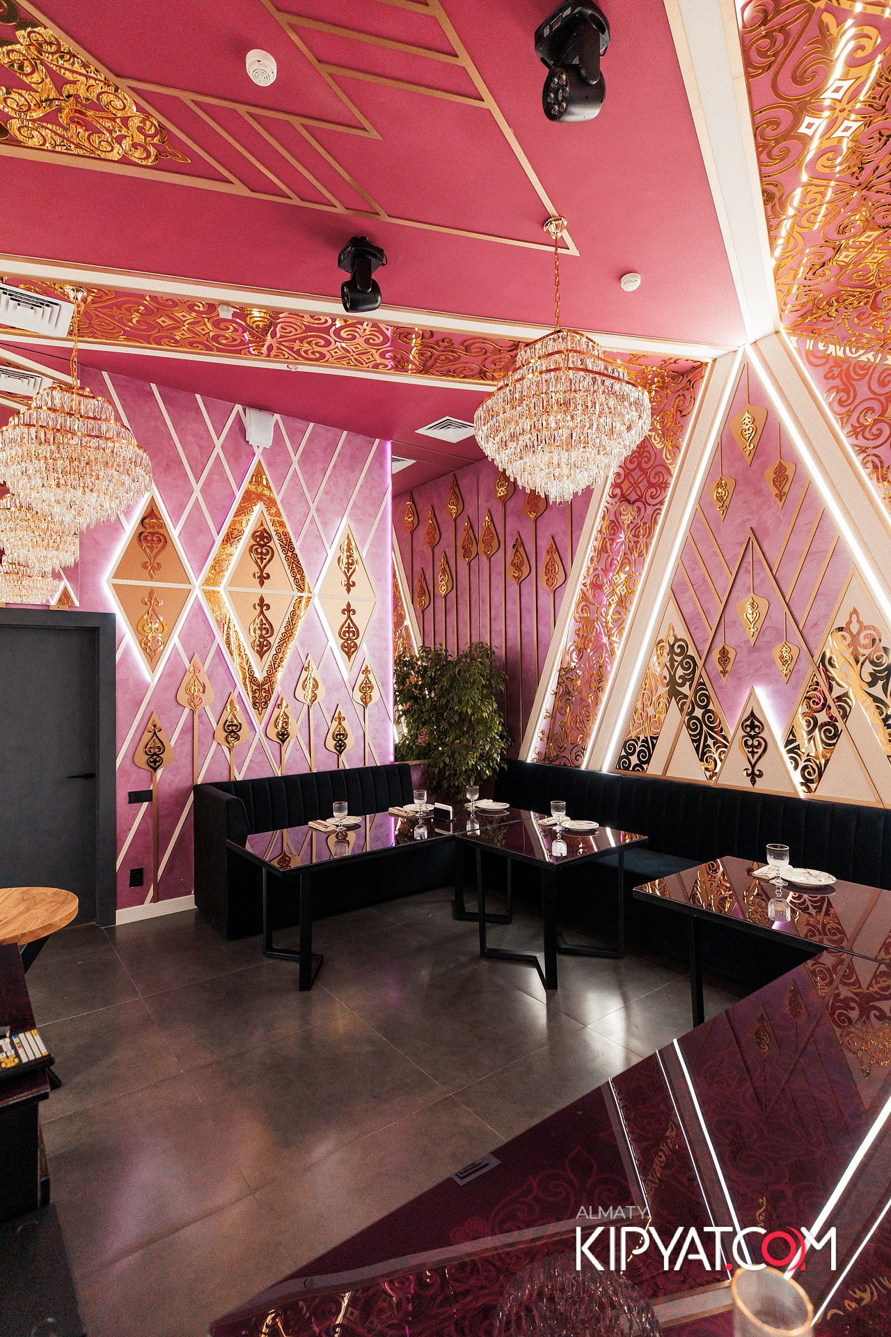 MOOD KARAOKE & TERRACE. КИПЯТКОМ АЛМАТЫ!