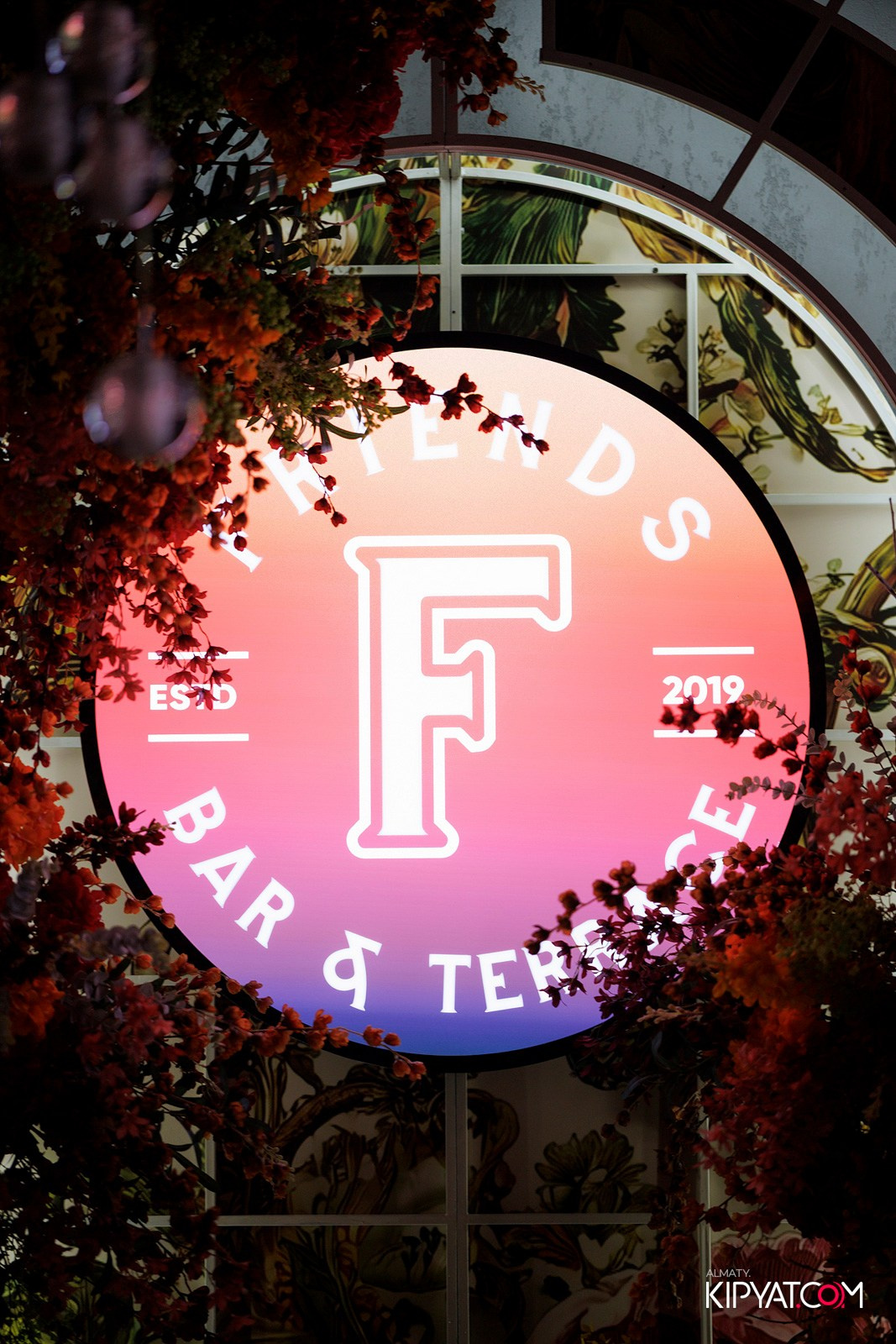 FRIENDS BAR & TERRACE. КИПЯТКОМ АЛМАТЫ! Фотосъемка мероприятий в Алматы