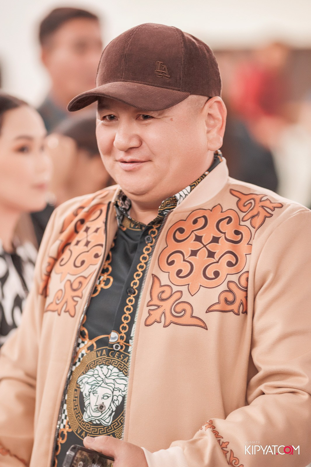 FASHION ПОКАЗ, КАЗАХСКОЙ НАЦИОНАЛЬНОЙ ОДЕЖДЫ. КИПЯТКОМ АЛМАТЫ!