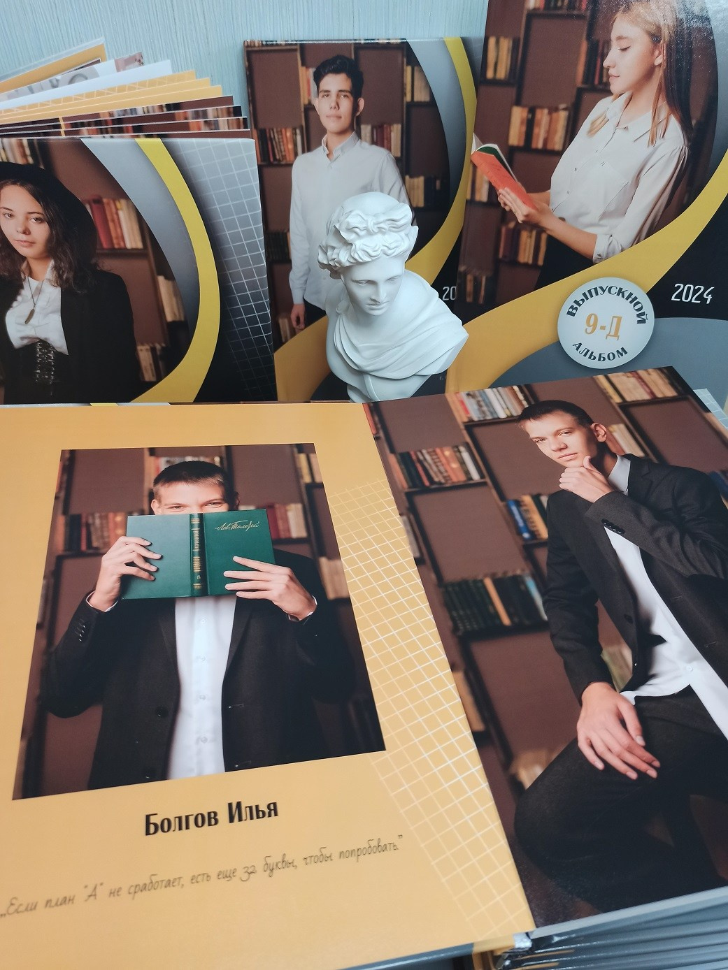 Выпускные альбомы Старый Оскол. Стильные выпускные альбомы в Старом Осколе. Свадебные фотокниги