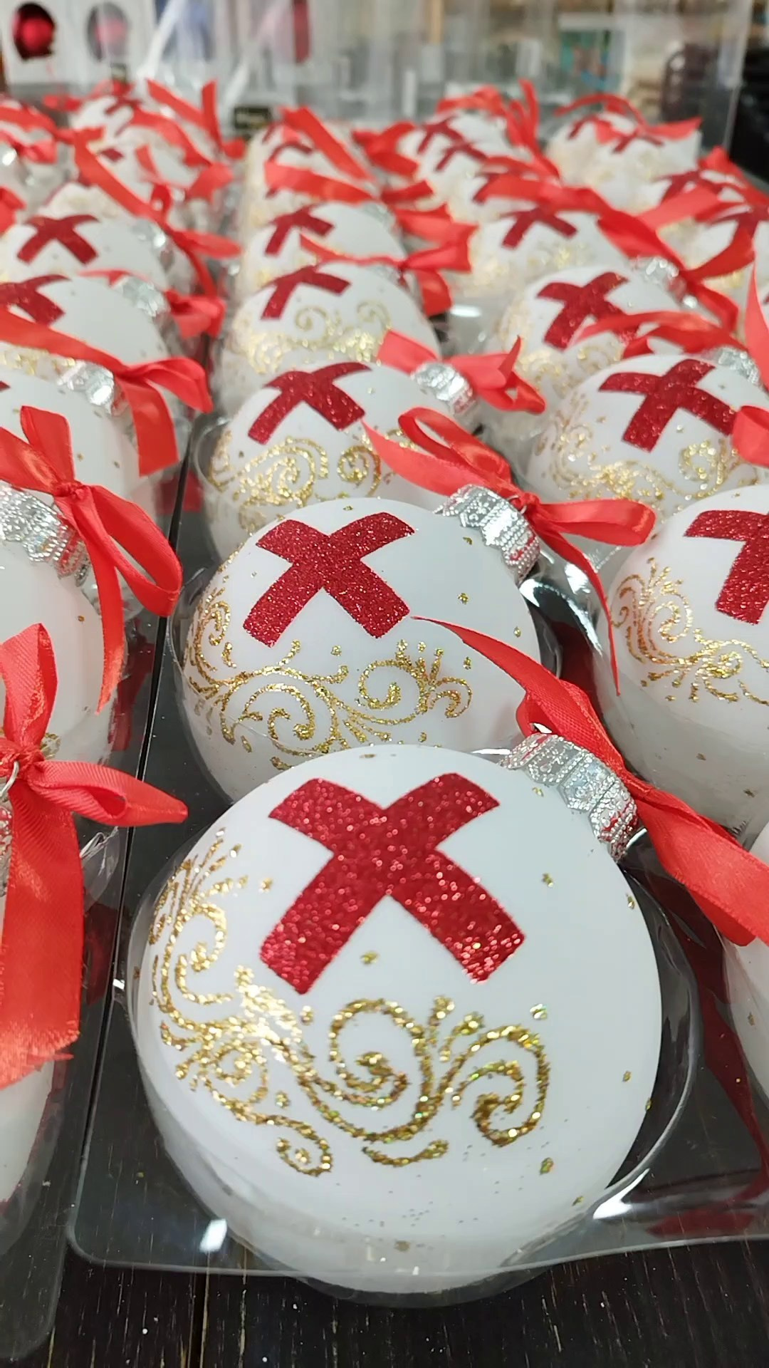 Портфолио — 9. Художественная ручная роспись елочных шаров, корпоративные подарки и восковые аромасвечи