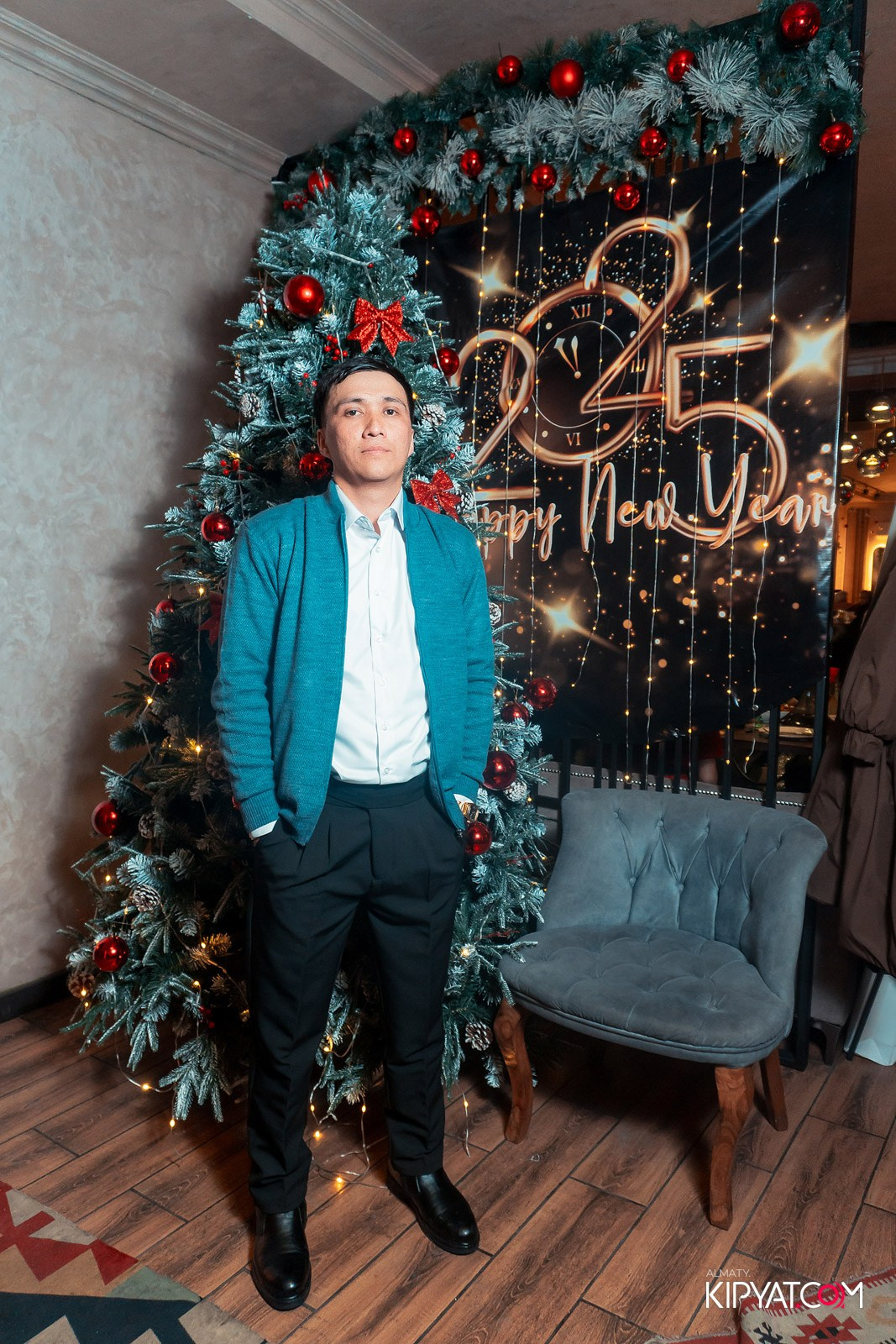 КАФЕ ЖАСМИН НА МОМЫШУЛЫ. КИПЯТКОМ АЛМАТЫ!