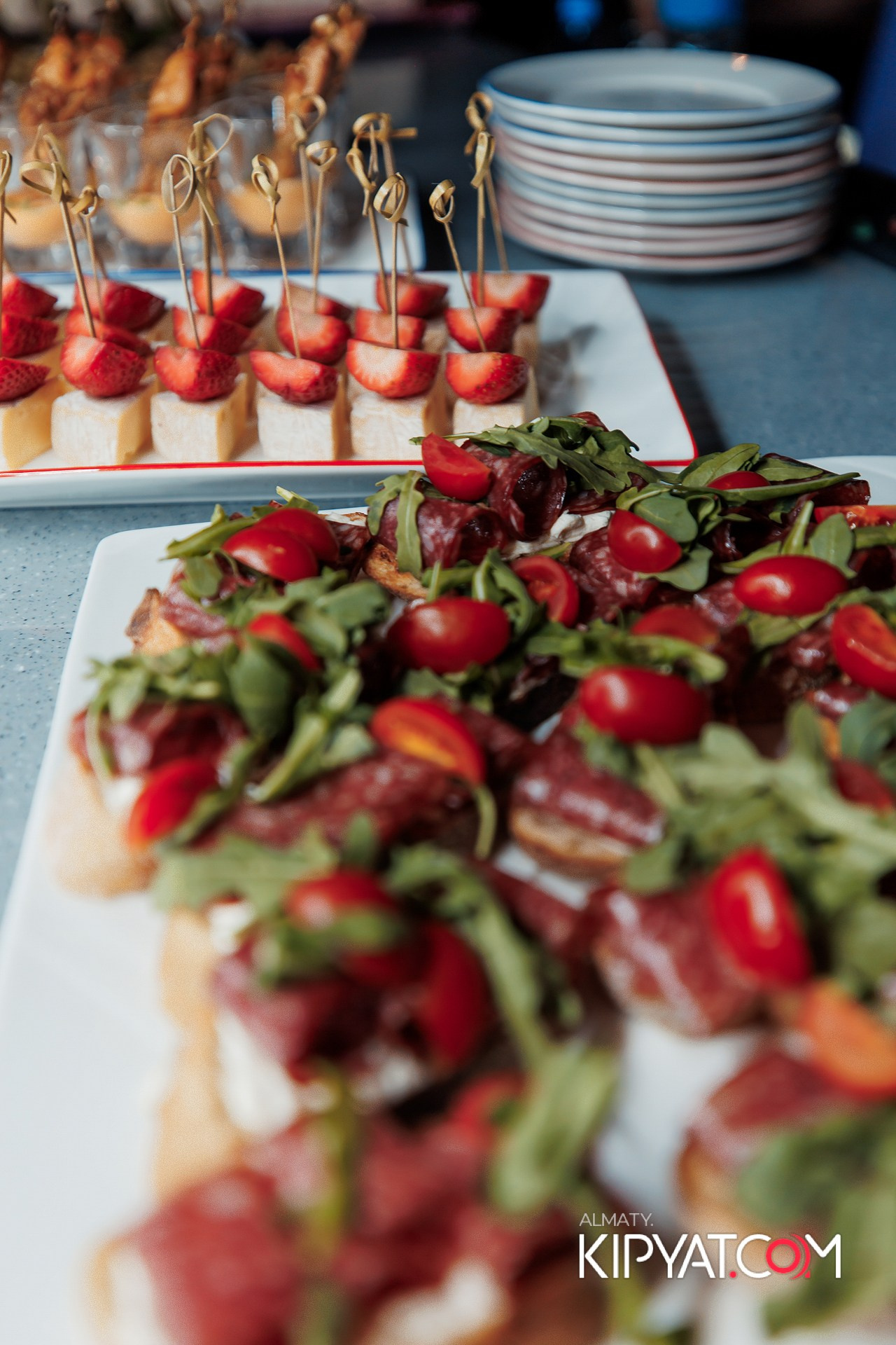 ПРЕЗЕНТАЦИЯ КНИГИ ВИКТОРА ЕЛИСЕЕВА. КИПЯТКОМ АЛМАТЫ!