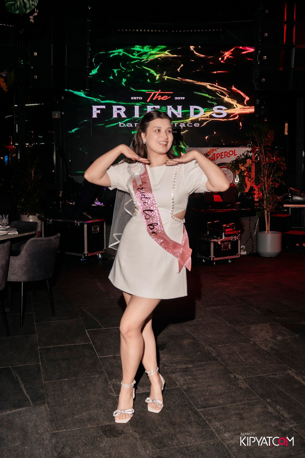 FRIENDS BAR & TERRACE. КИПЯТКОМ АЛМАТЫ!