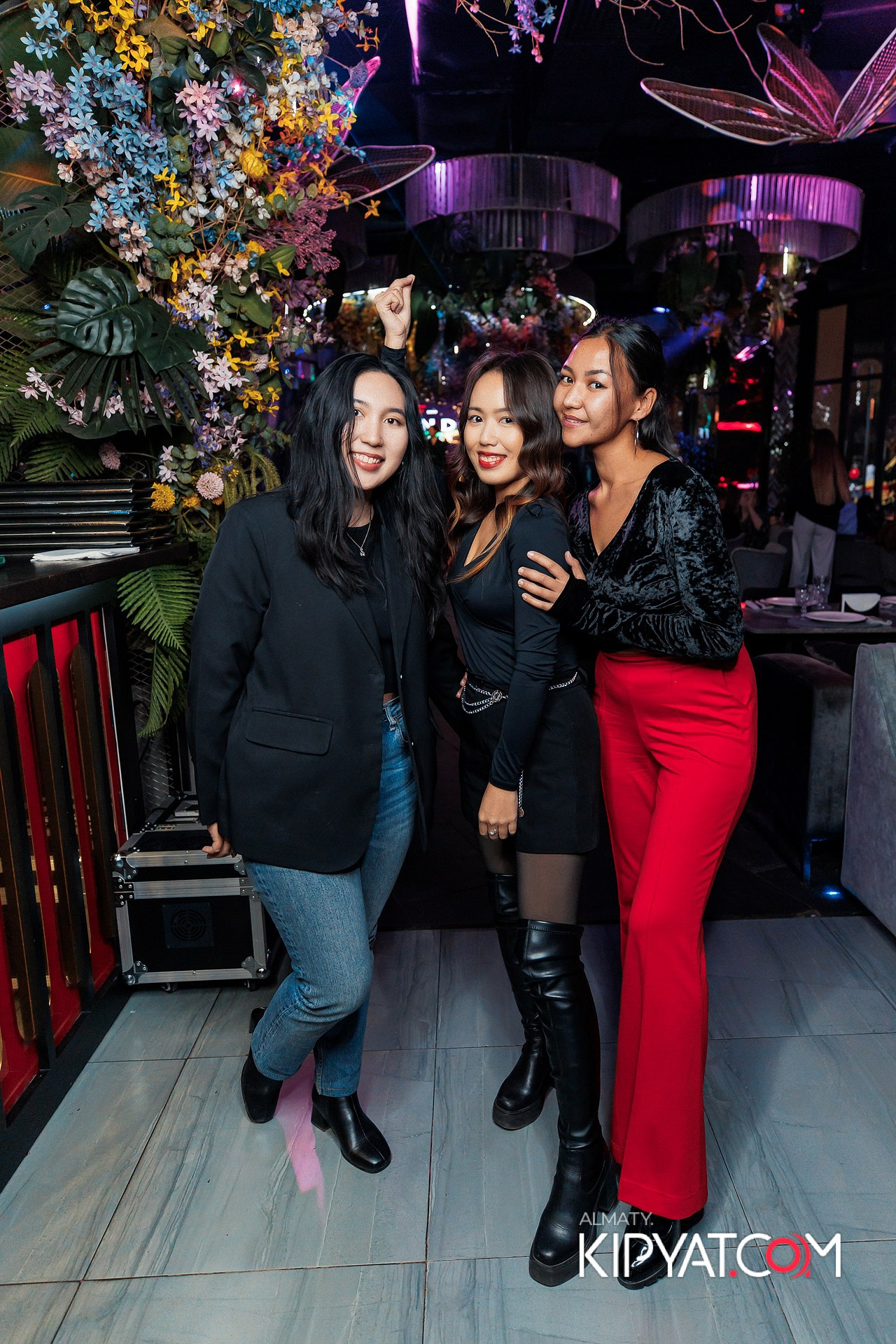 FRIENDS BAR & TERRACE. КИПЯТКОМ АЛМАТЫ! Фотосъемка мероприятий в Алматы