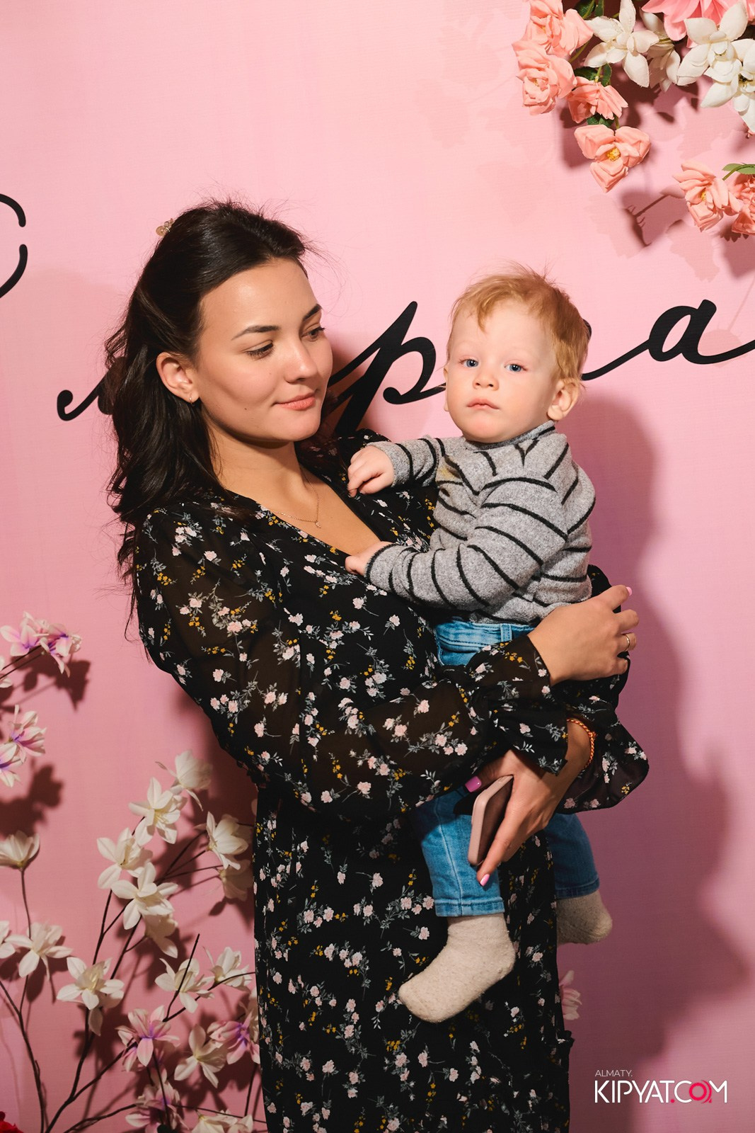 ГРУЗИНСКИЙ ДВОР НА КАБАНБАЙ БАТЫРА. КИПЯТКОМ АЛМАТЫ!