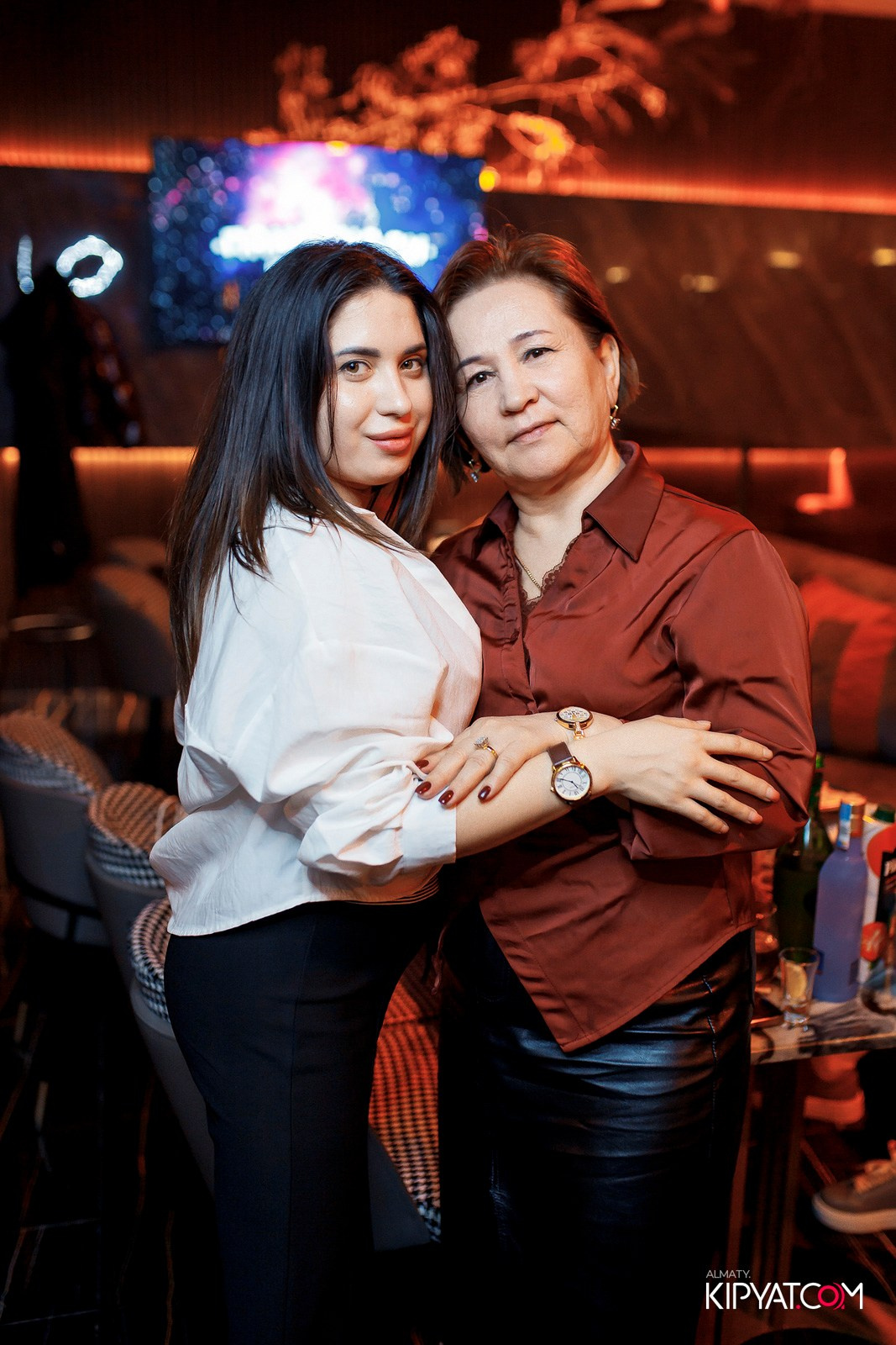 БАР ПАНАЕХАЛИ НА ДОСТЫК. КИПЯТКОМ АЛМАТЫ! Фотосъемка мероприятий в Алматы