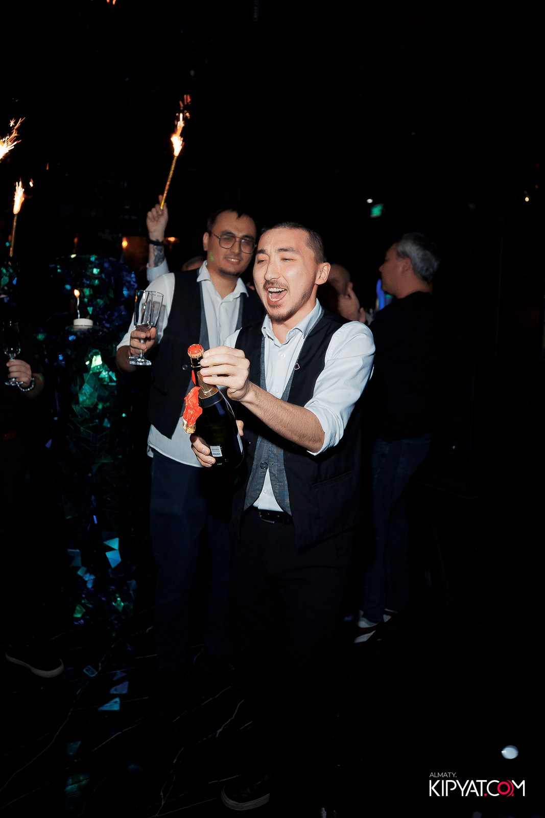 MOOD KARAOKE & TERRACE. КИПЯТКОМ АЛМАТЫ!