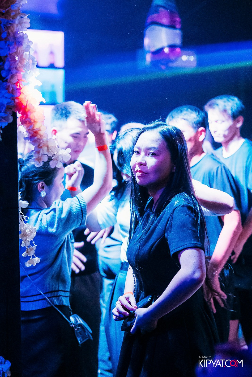 UYAT ЕМES BAR. КИПЯТКОМ АЛМАТЫ!