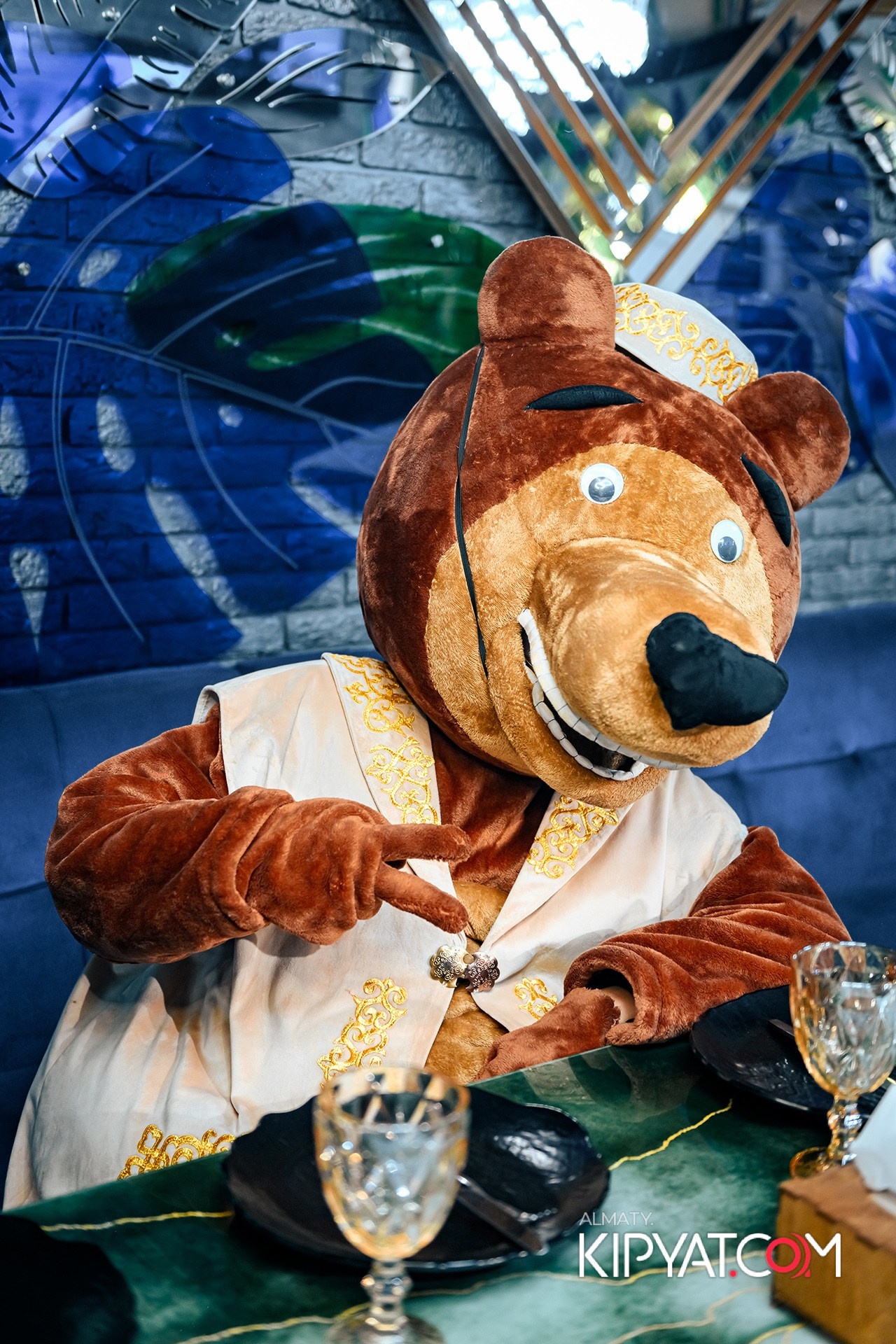 УХО И МЕДВЕДЬ НА ГАГАРИНА. КИПЯТКОМ АЛМАТЫ!