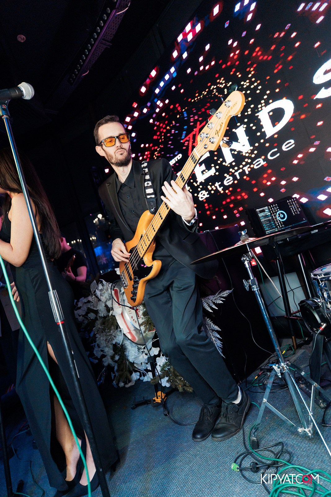 FRIENDS BAR & TERRACE. КИПЯТКОМ АЛМАТЫ!