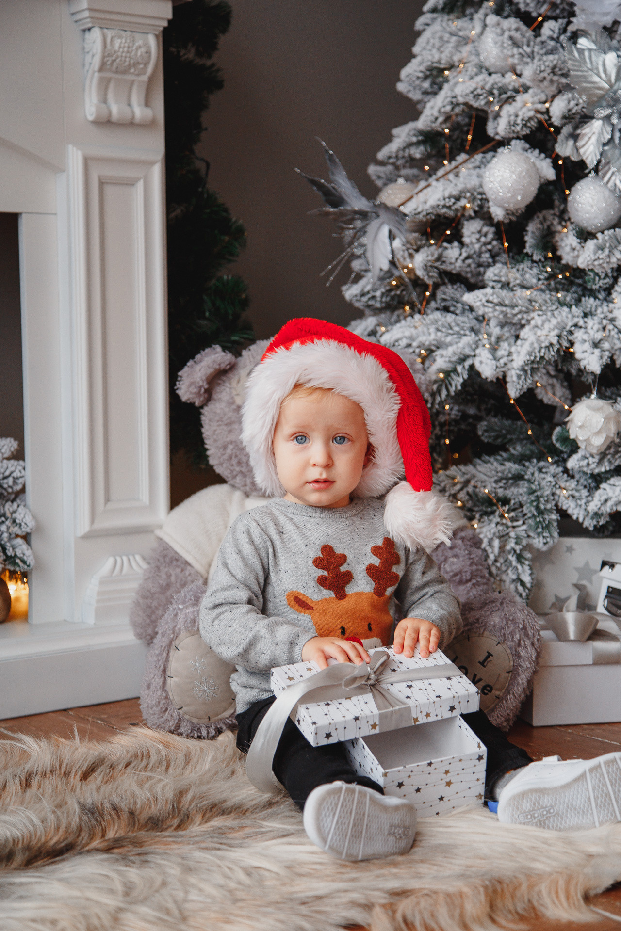 Семейная новогодняя фотосессия в фотостудии в Сочи