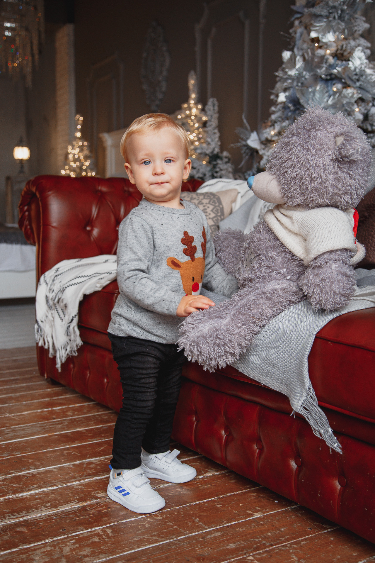 Семейная новогодняя фотосессия в фотостудии в Сочи