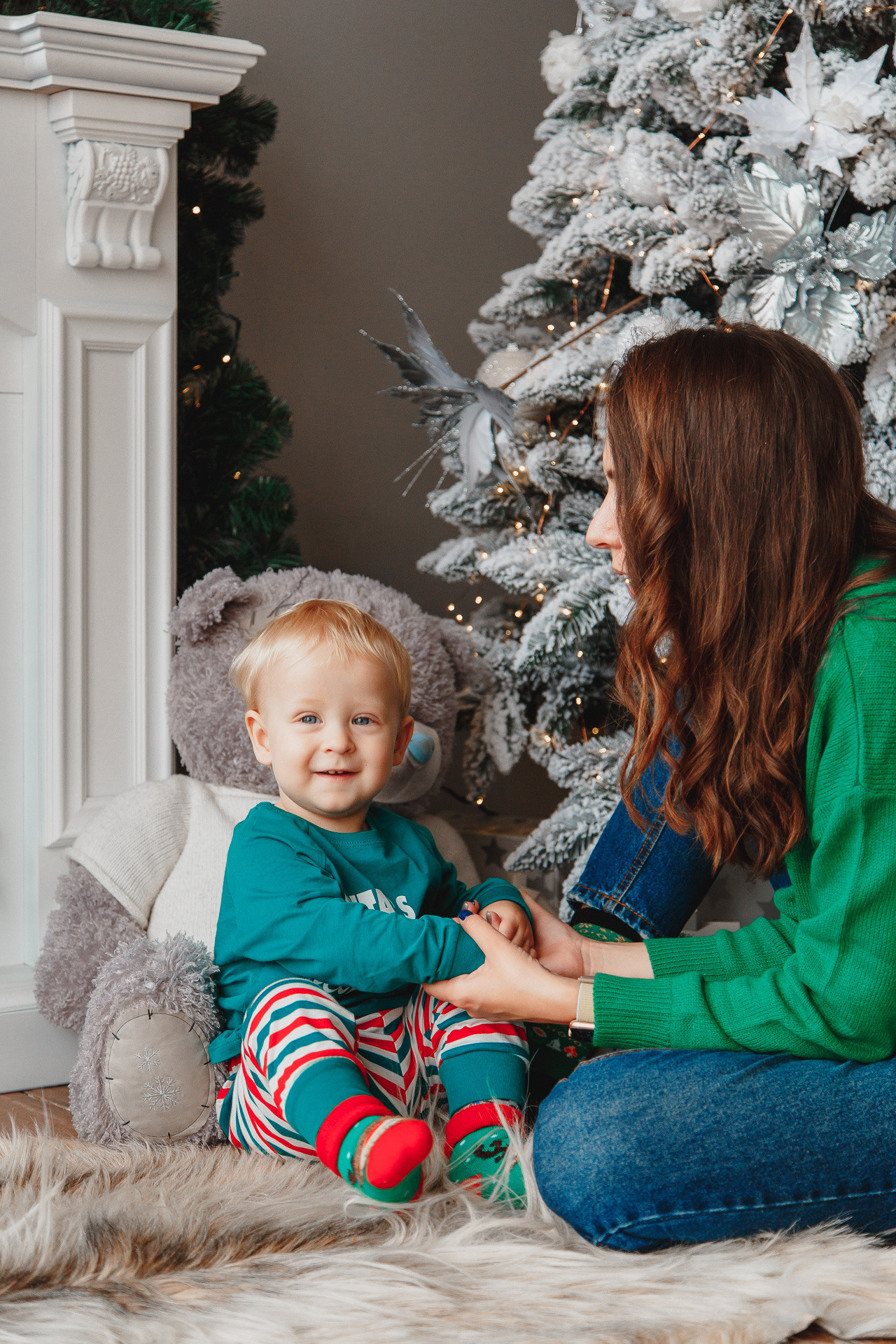 Семейная новогодняя фотосессия в фотостудии в Сочи