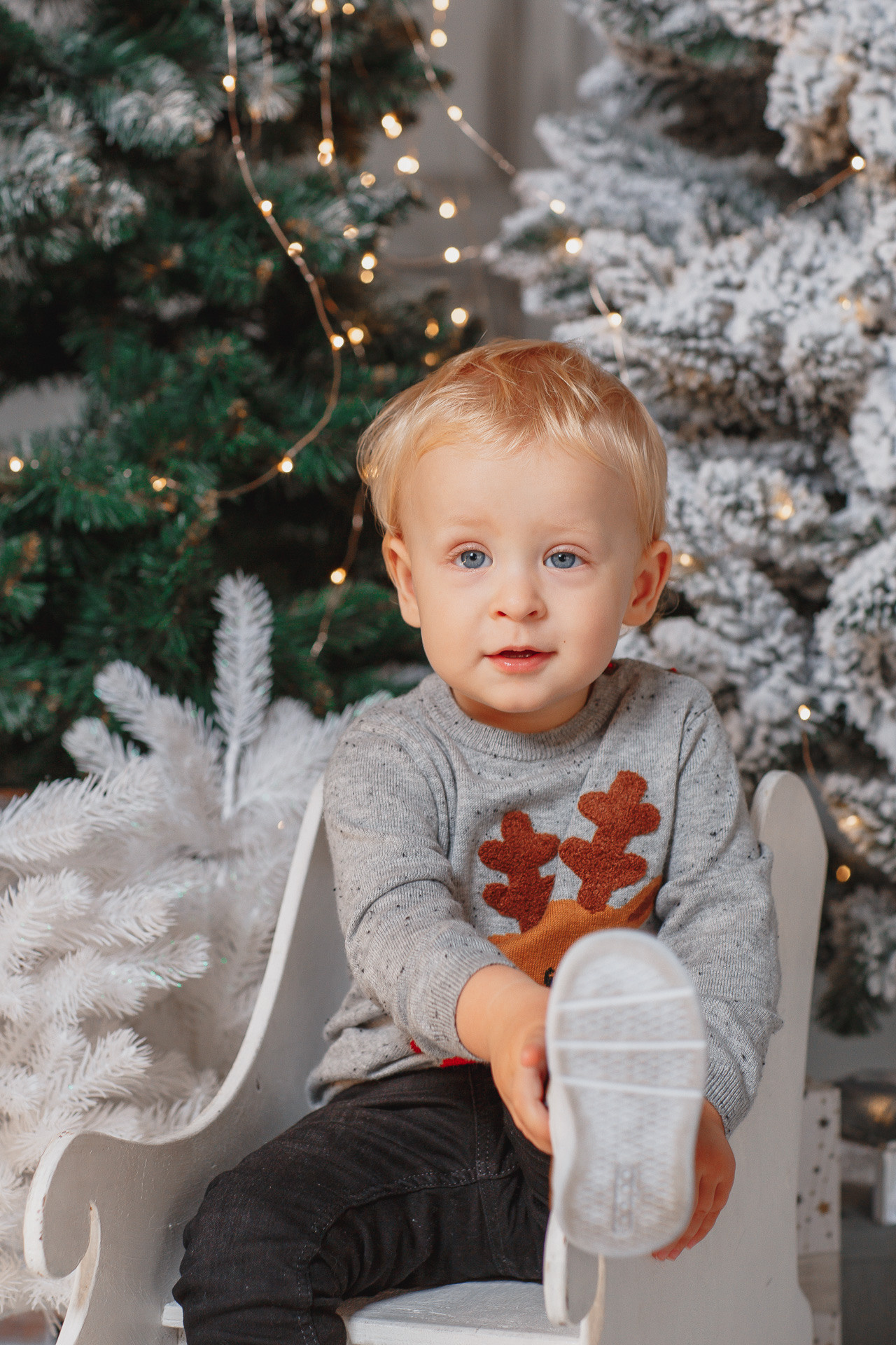 Семейная новогодняя фотосессия в фотостудии в Сочи