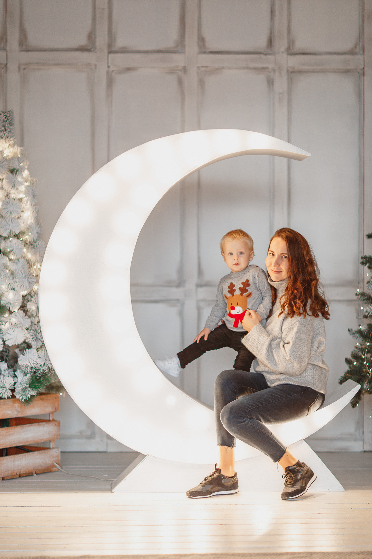 Семейная новогодняя фотосессия в фотостудии в Сочи