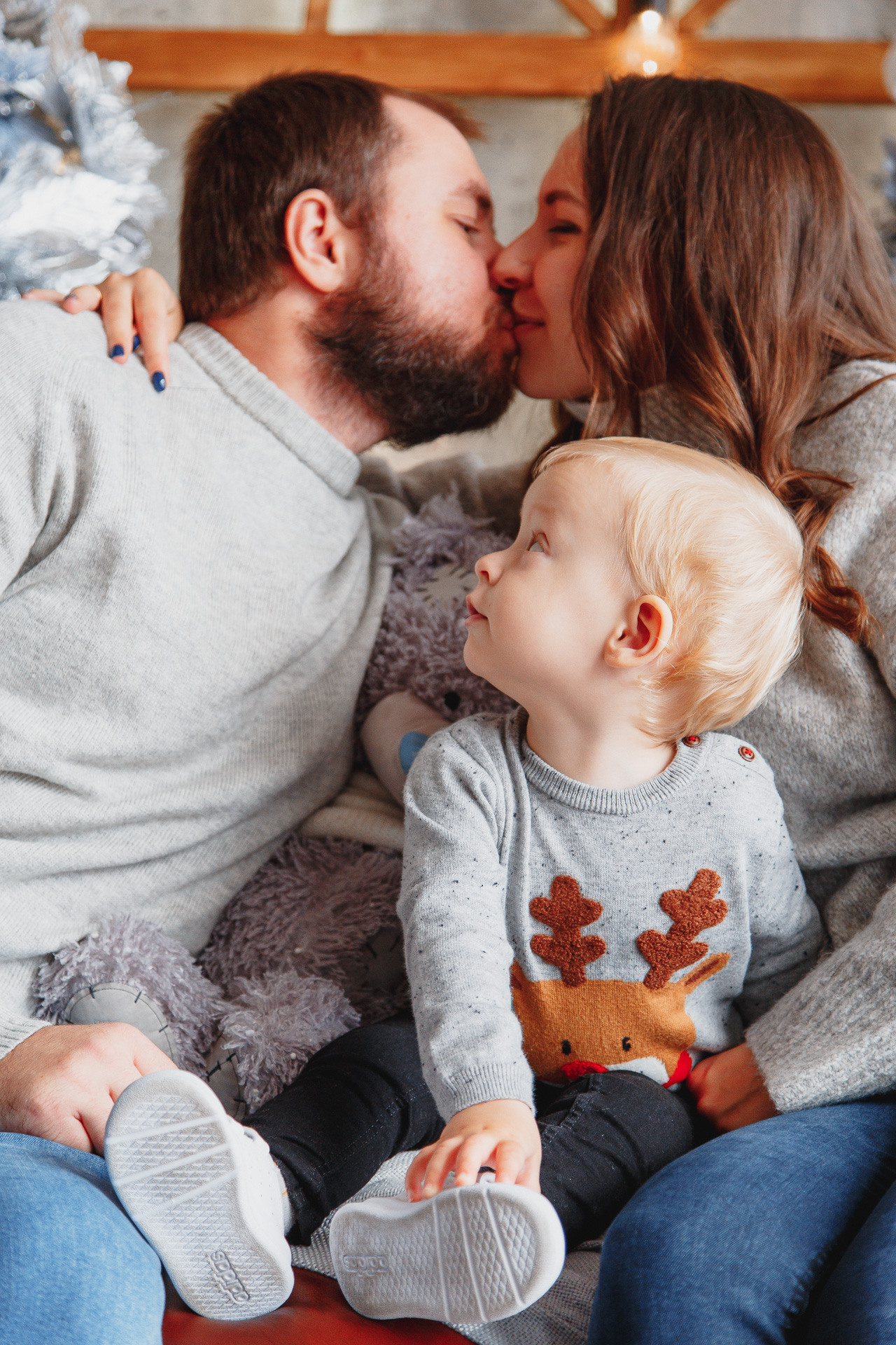 Семейная новогодняя фотосессия в фотостудии в Сочи
