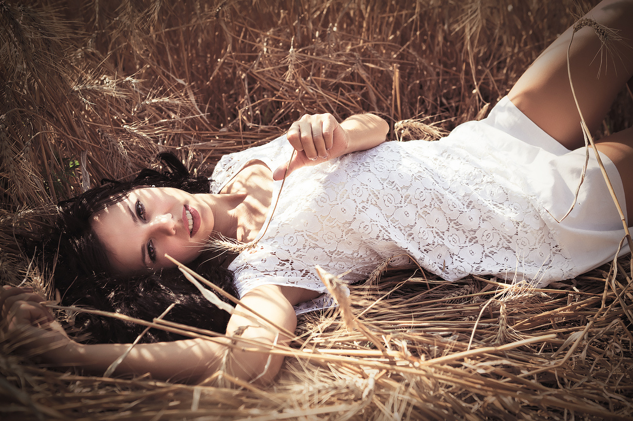 Фотосессия в пшеничном поле. Фотограф Андрей Лёвкин