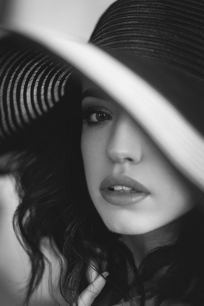 Женский портрет. Женский фотограф в Санк-Петербурге и Москве — фотосессия девушки в студии, портрет, фотосъемка