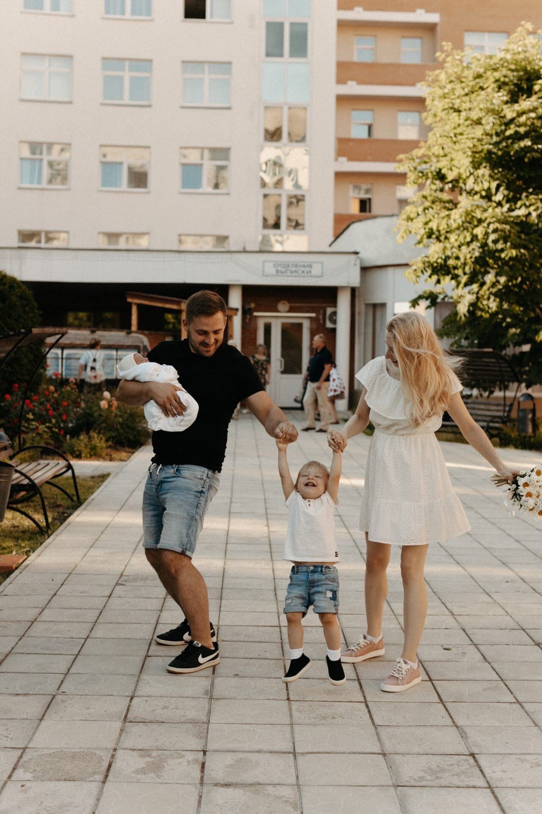 Выписка из Зеленоградского роддома. Свадебный и семейный фотограф Скрынник Светлана