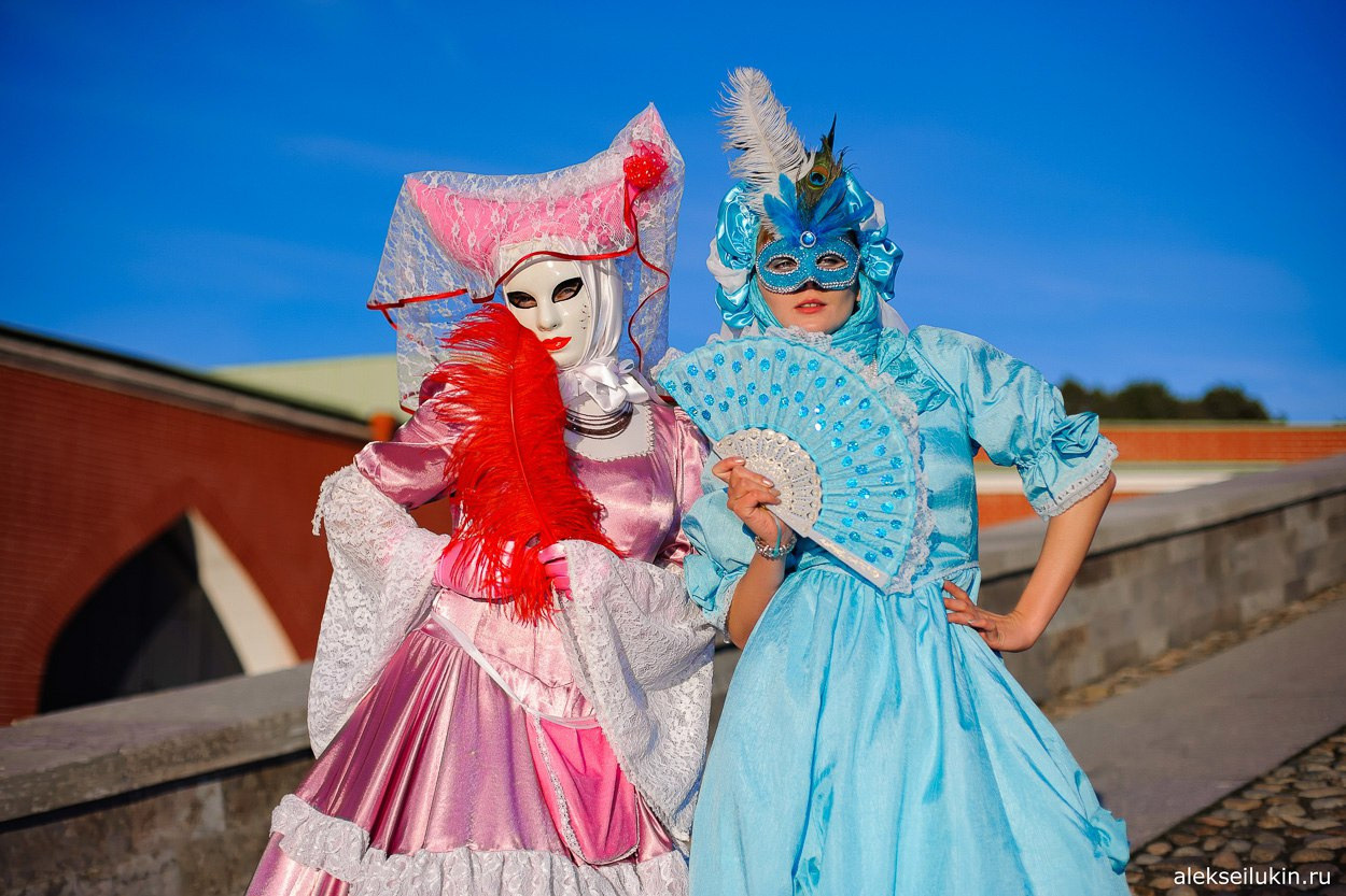 фотосессия в маскарадных карнавальных костюмах