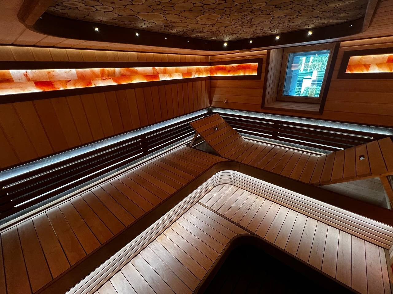 В Репино парке есть парная, в которой хочется задержаться дольше, чем позволяет время. Идеальная гармония света, текстур и форм. SaunaTopMasters
