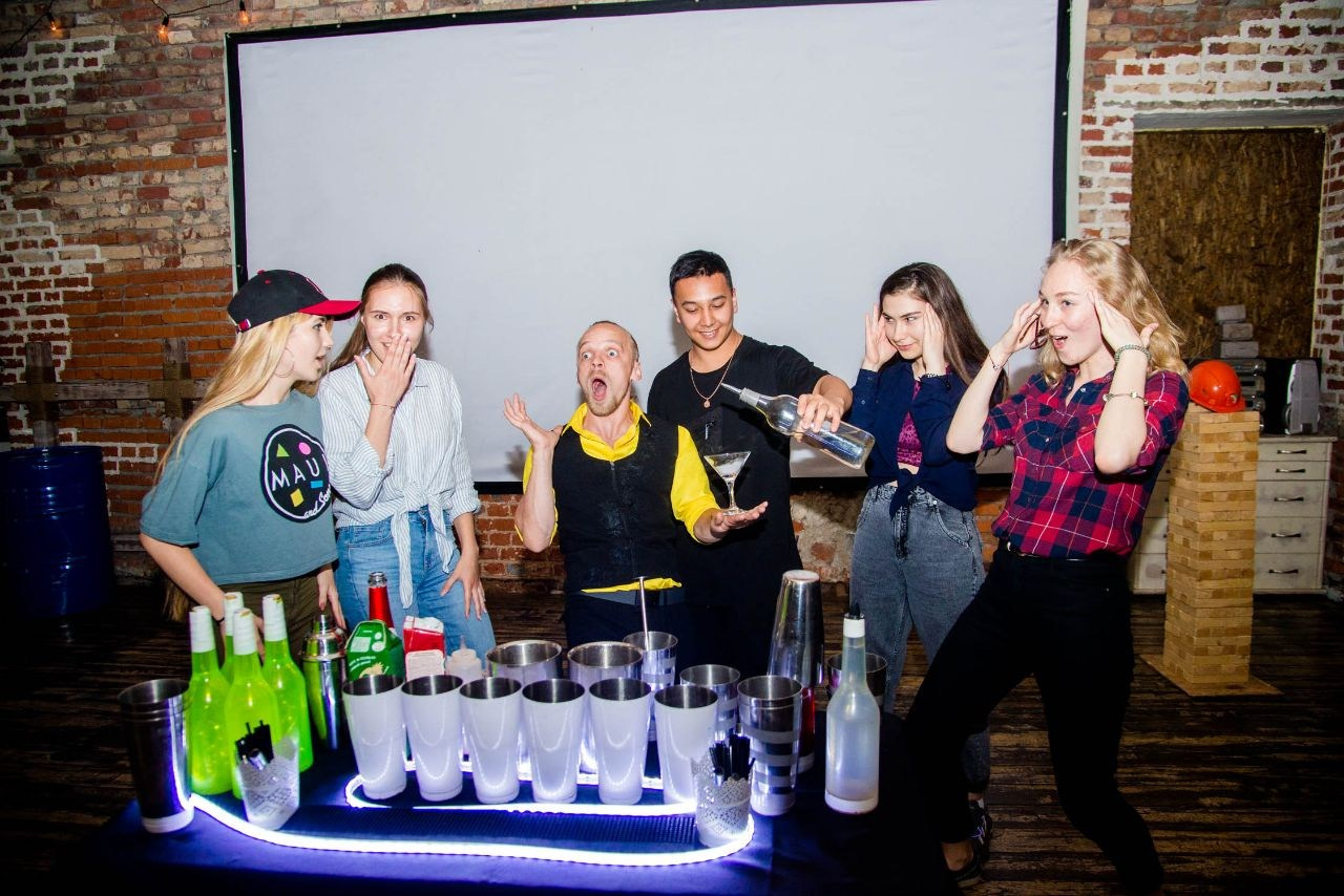 Ведущий + диджей + флейринг-шоу на выпускной вечер и другие праздники для молодёжи и подростков