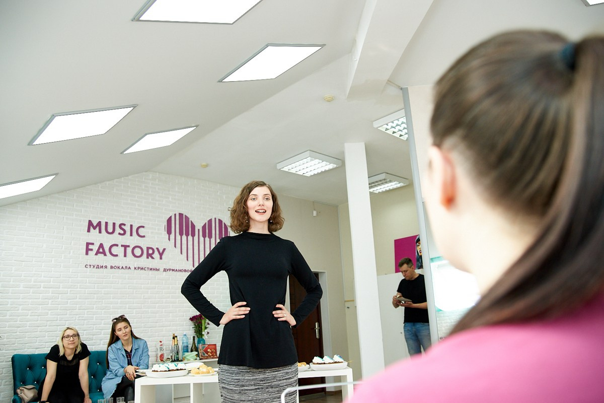 Репортаж с открытия школы вокала Кристины Дурмановой. Репортажный и женский фотограф в Новосибирске