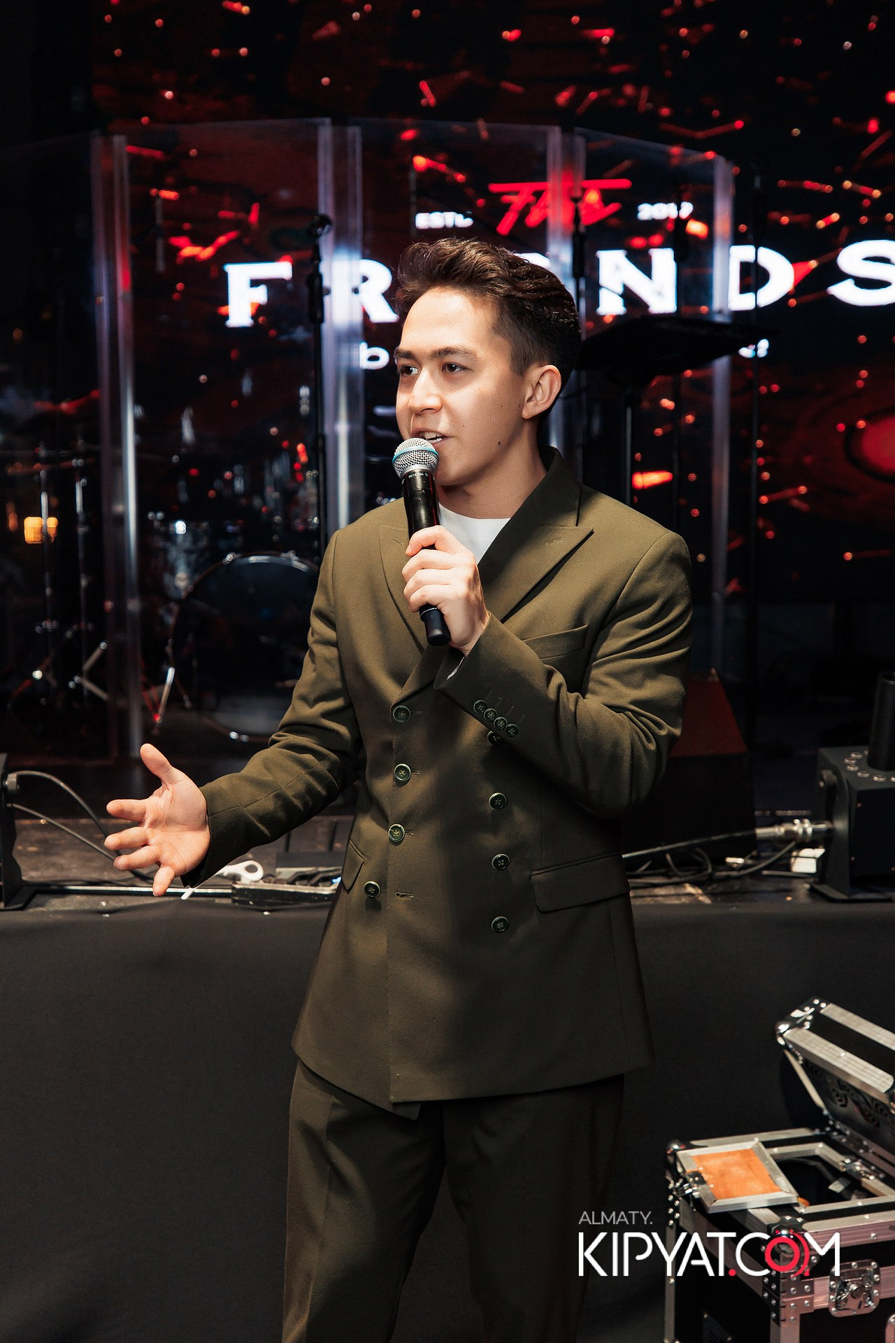 FRIENDS TERRACE & BAR. КИПЯТКОМ АЛМАТЫ!