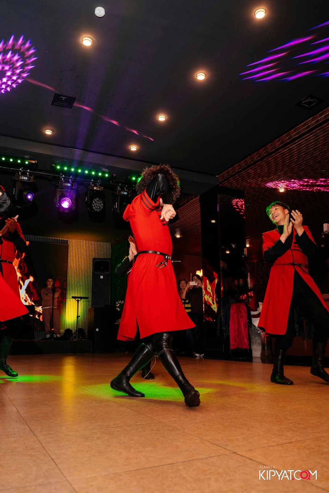 РЕСТОРАН ВЕСЕЛИДЗЕ НА АБАЯ. КИПЯТКОМ АЛМАТЫ!