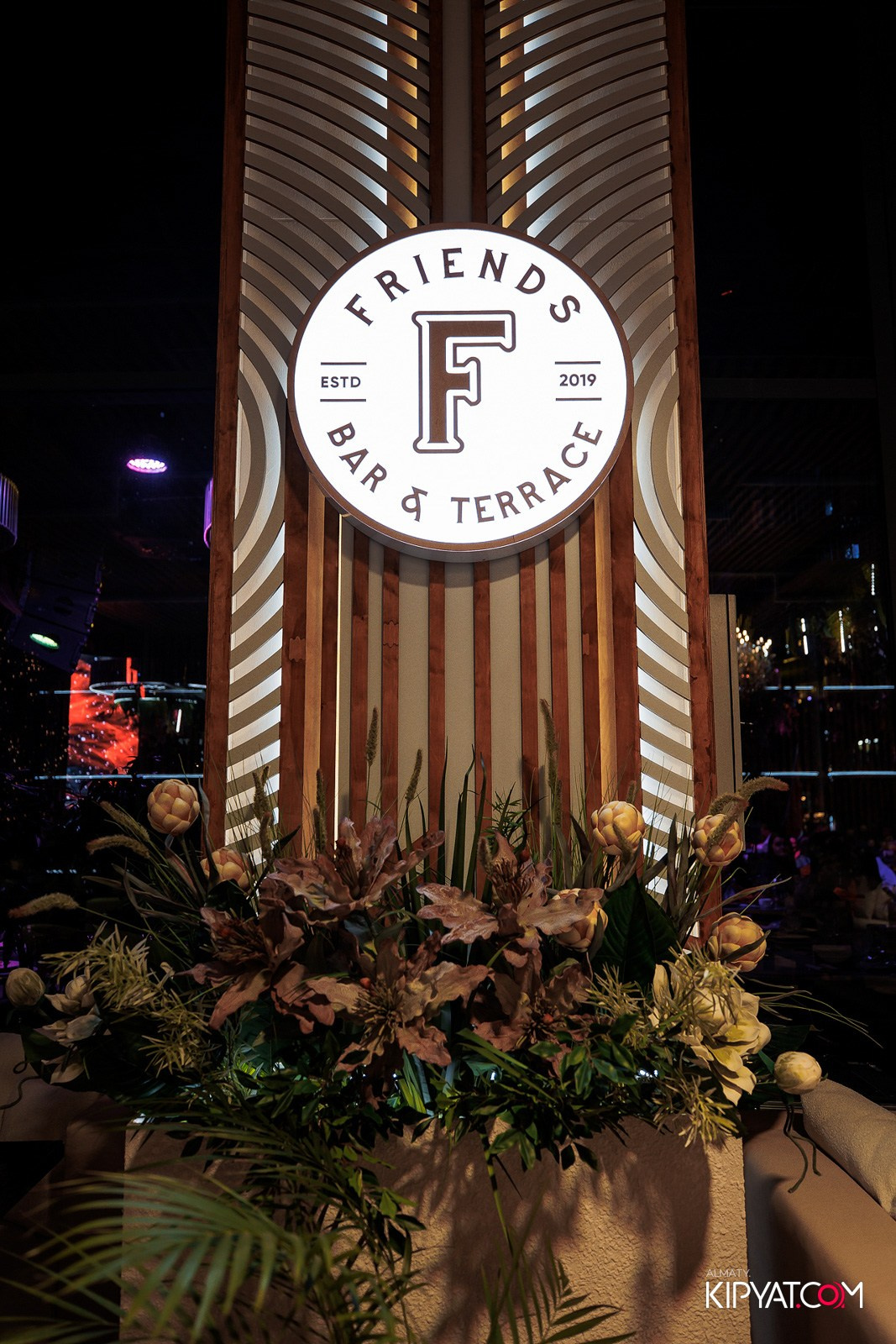 FRIENDS BAR & TERRACE. КИПЯТКОМ АЛМАТЫ!