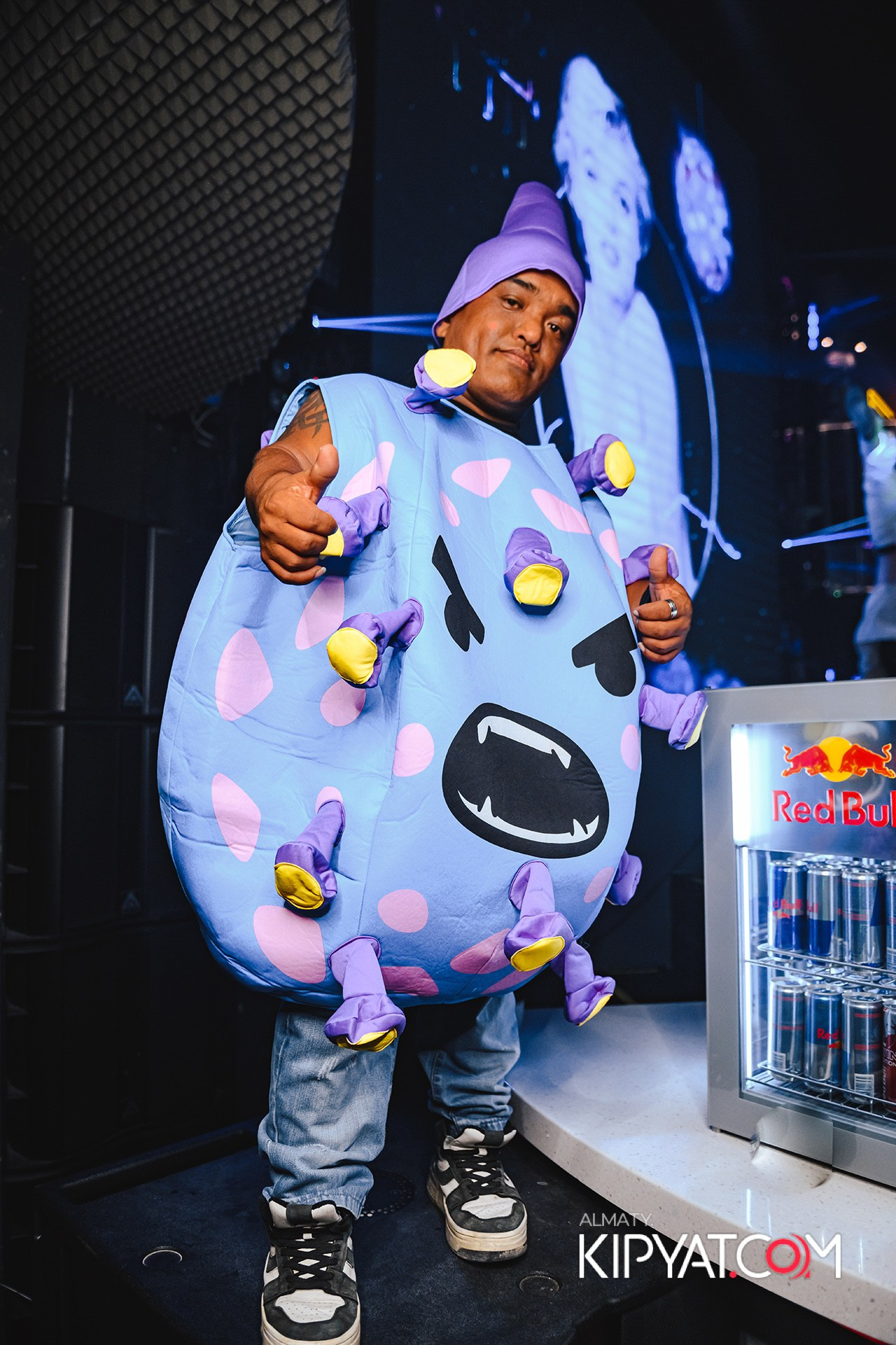 ВЫСТУПЛЕНИЕ ГРУППЫ ВИРУС SANTA BARBARA. КИПЯТКОМ АЛМАТЫ!