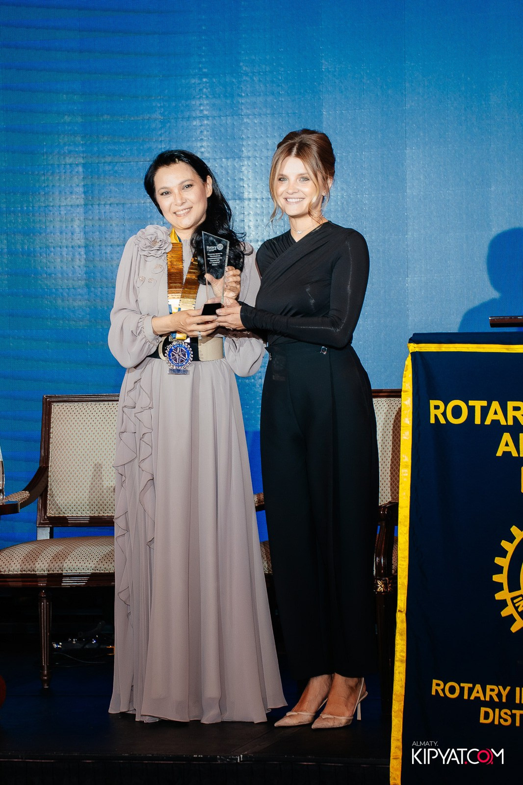 БЛАГОТВОРИТЕЛЬНЫЙ УЖИН В ЧЕСТЬ 30-ЛЕТИЯ ROTARY CLUB OF ALMATY. КИПЯТКОМ АЛМАТЫ!