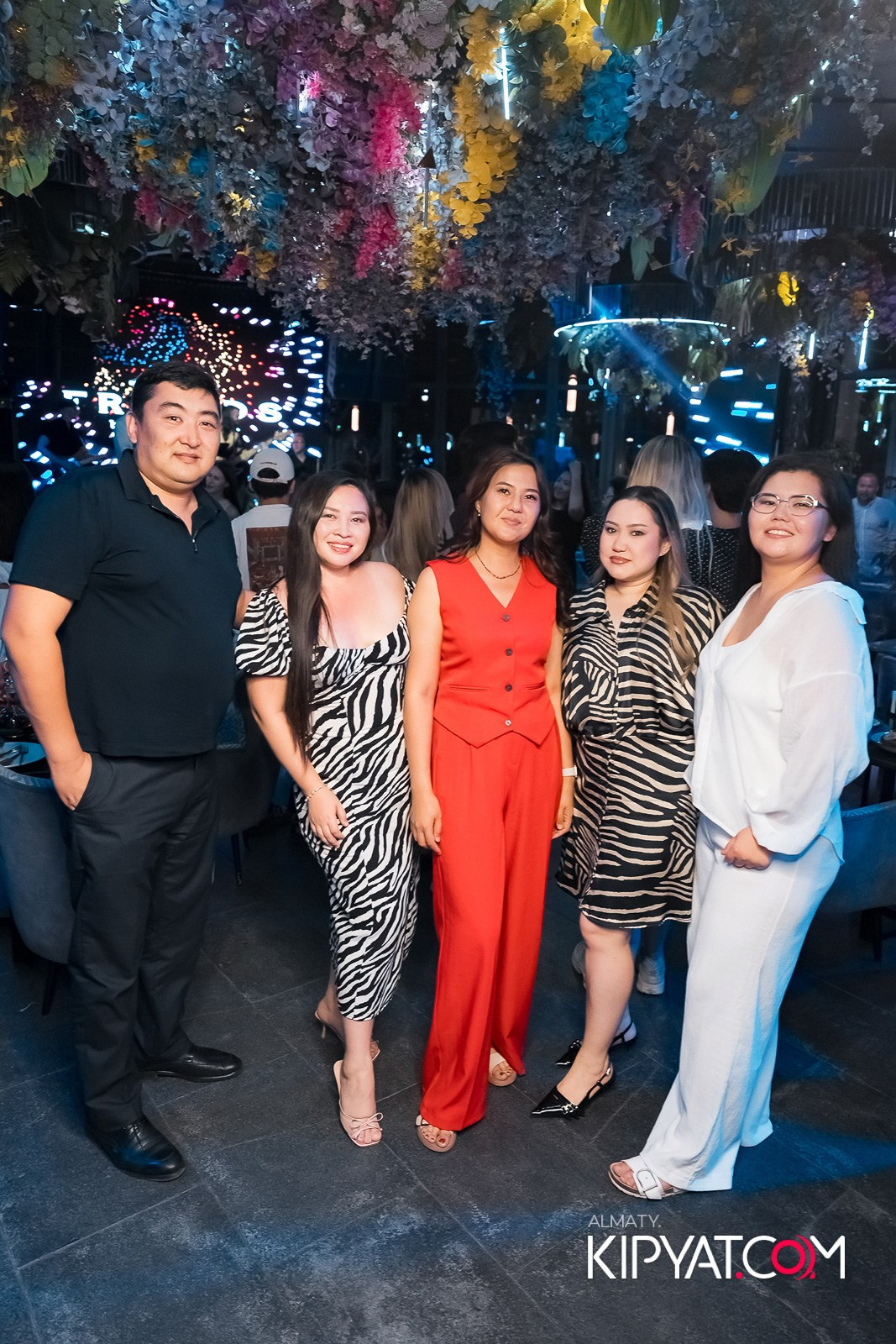 FRIENDS BAR & TERRACE. КИПЯТКОМ АЛМАТЫ!