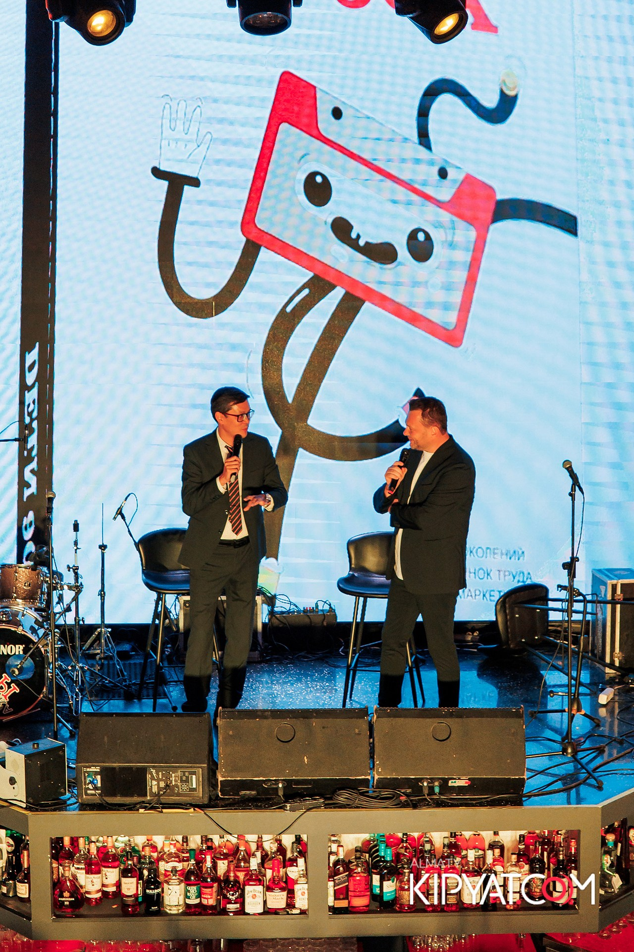 ПРЕЗЕНТАЦИЯ КНИГИ ВИКТОРА ЕЛИСЕЕВА. КИПЯТКОМ АЛМАТЫ!