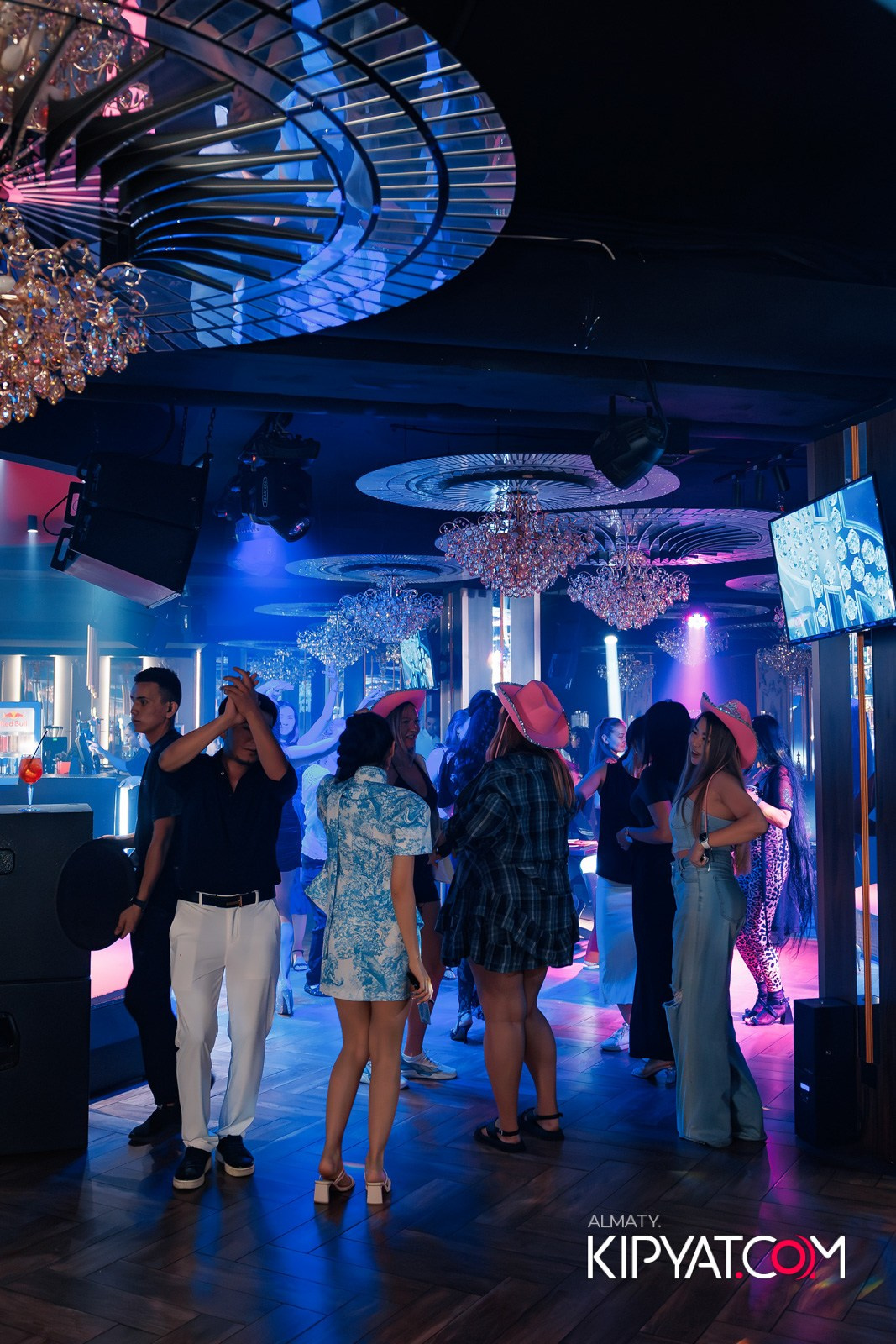 ЗАЯ, НА БИС. КИПЯТКОМ АЛМАТЫ!