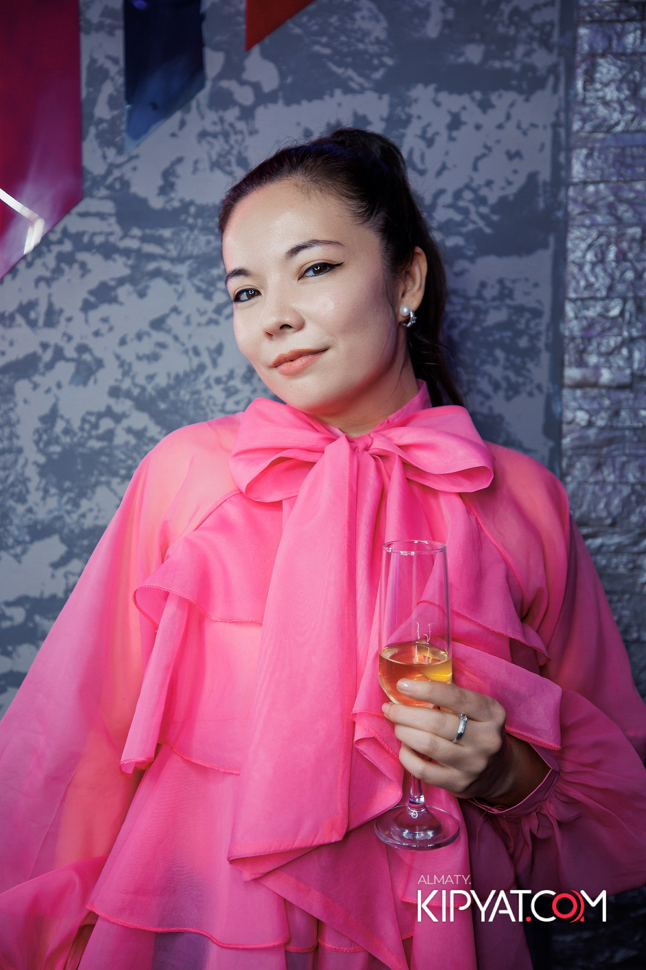 Ухо и Медведь на Гагарина. КИПЯТКОМ АЛМАТЫ!