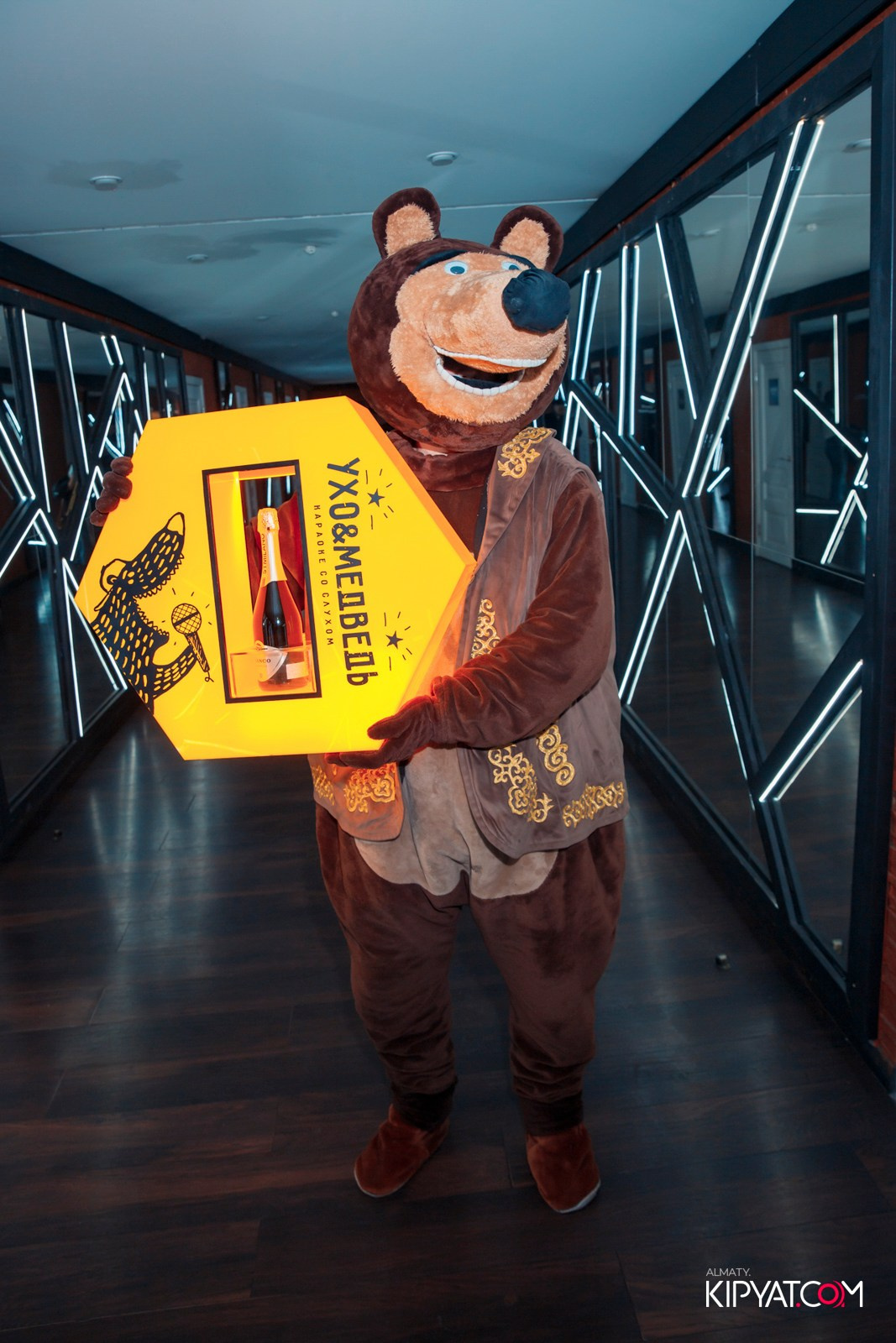 УХО И МЕДВЕДЬ НА САИНА. КИПЯТКОМ АЛМАТЫ! Фотосъемка мероприятий в Алматы